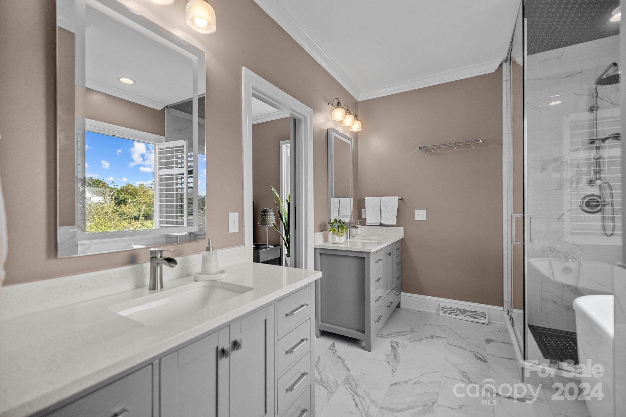 8025 Hawk Crest Court