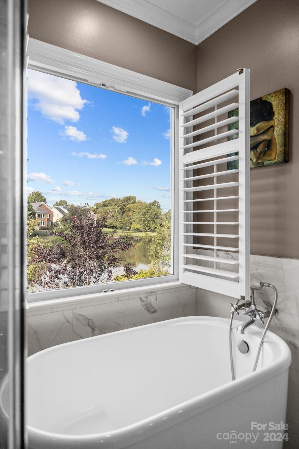8025 Hawk Crest Court
