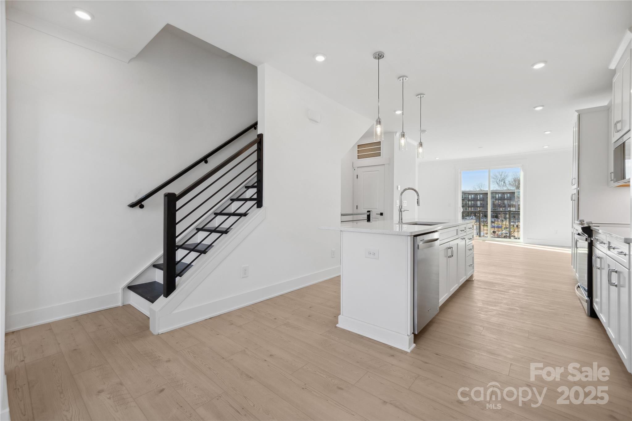 455 Blairhill Road Unit: 03