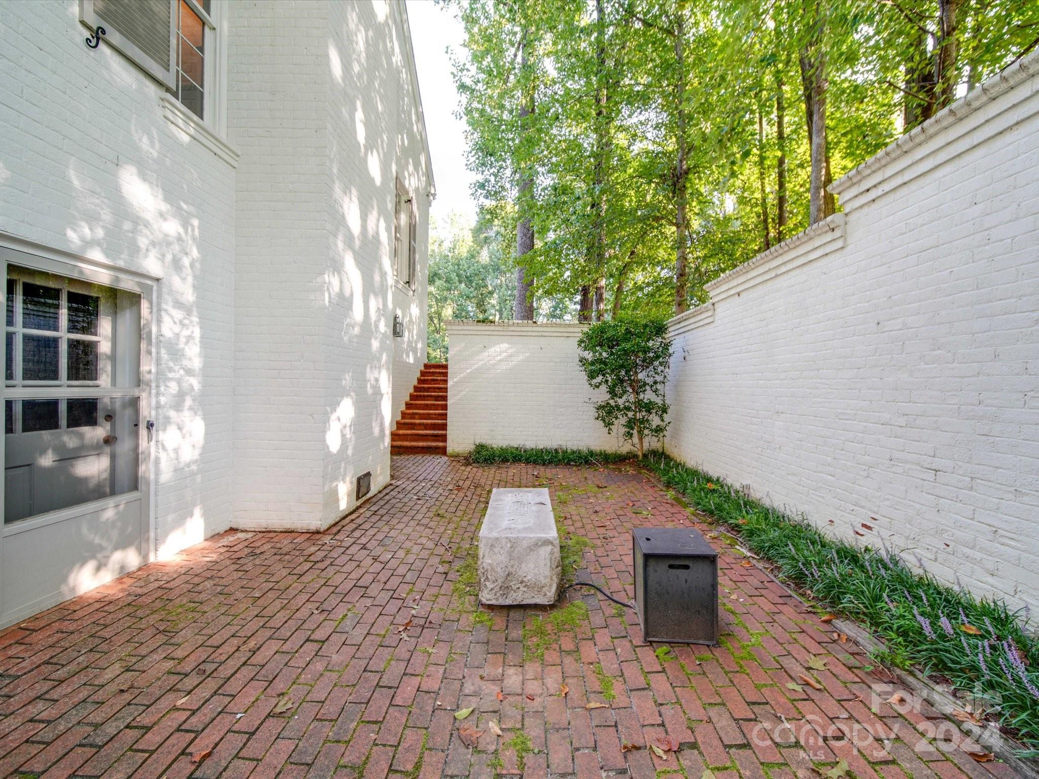 3421 Country Club Drive