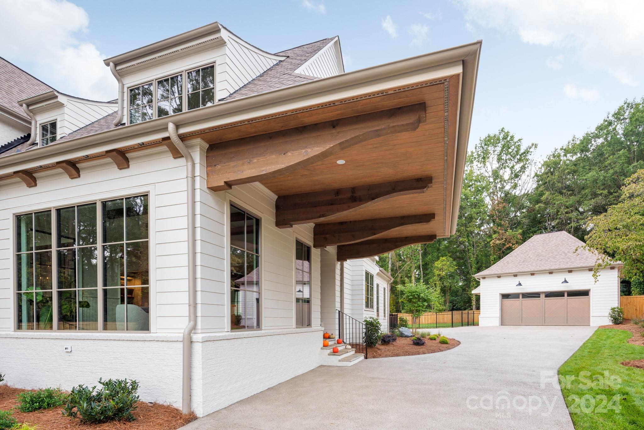 801 Bridlepath Lane