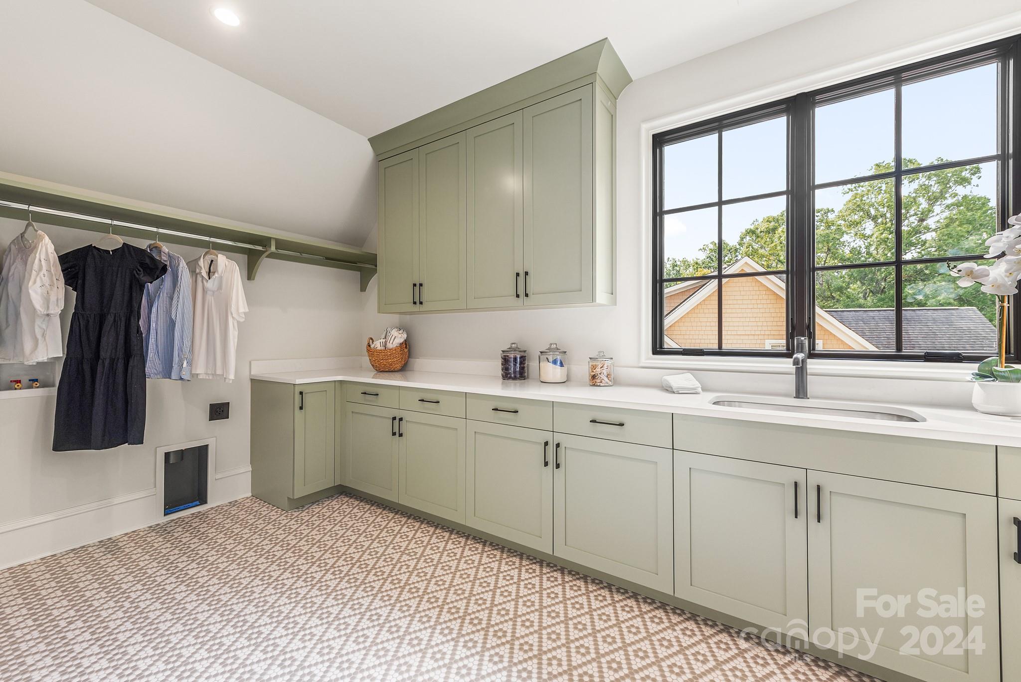 801 Bridlepath Lane