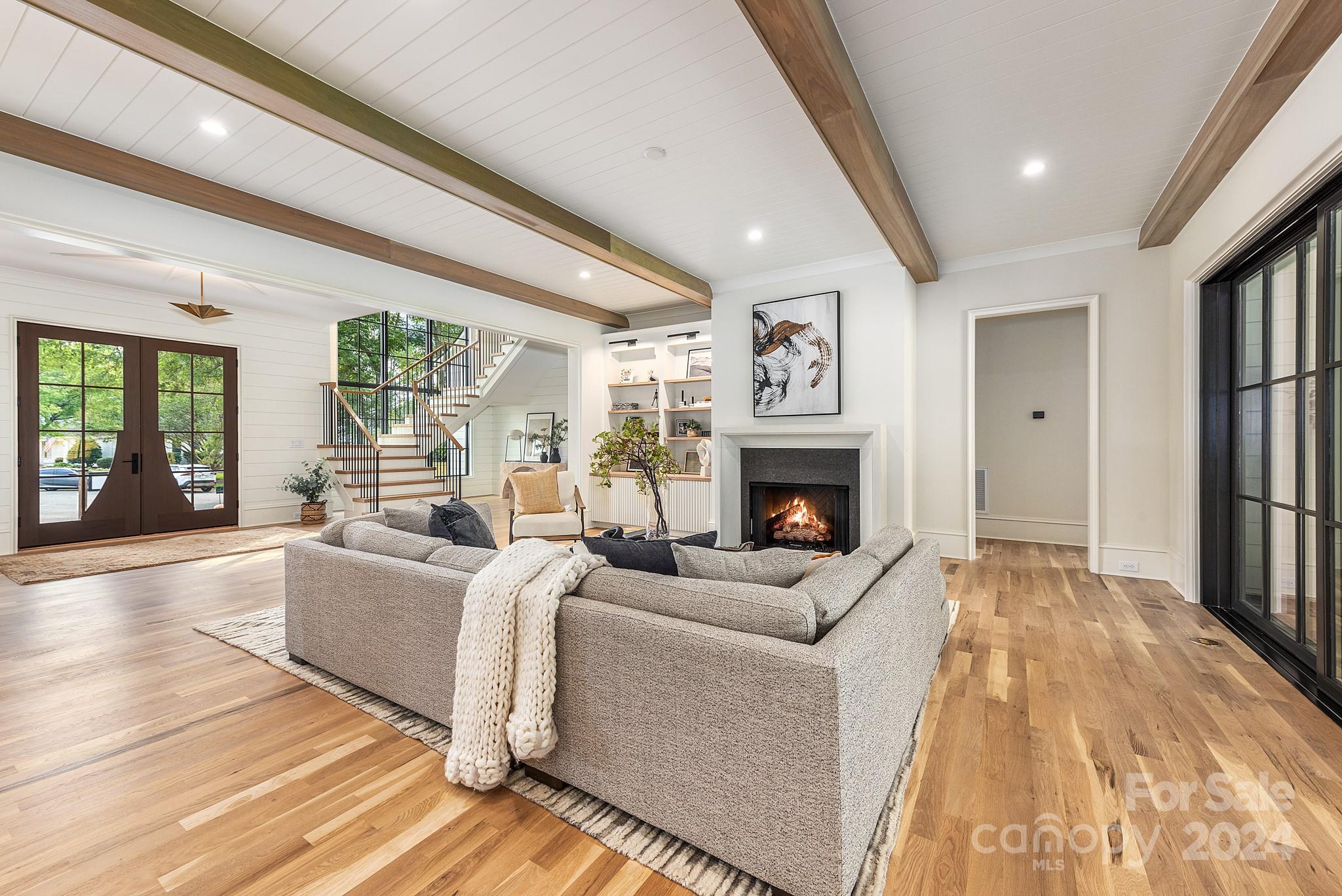 801 Bridlepath Lane