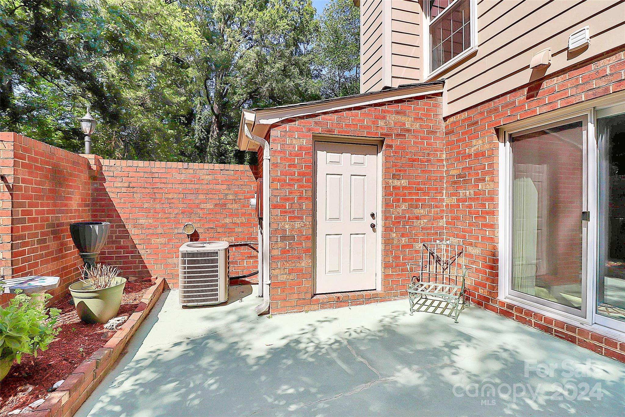 6624 Bunker Hill Circle