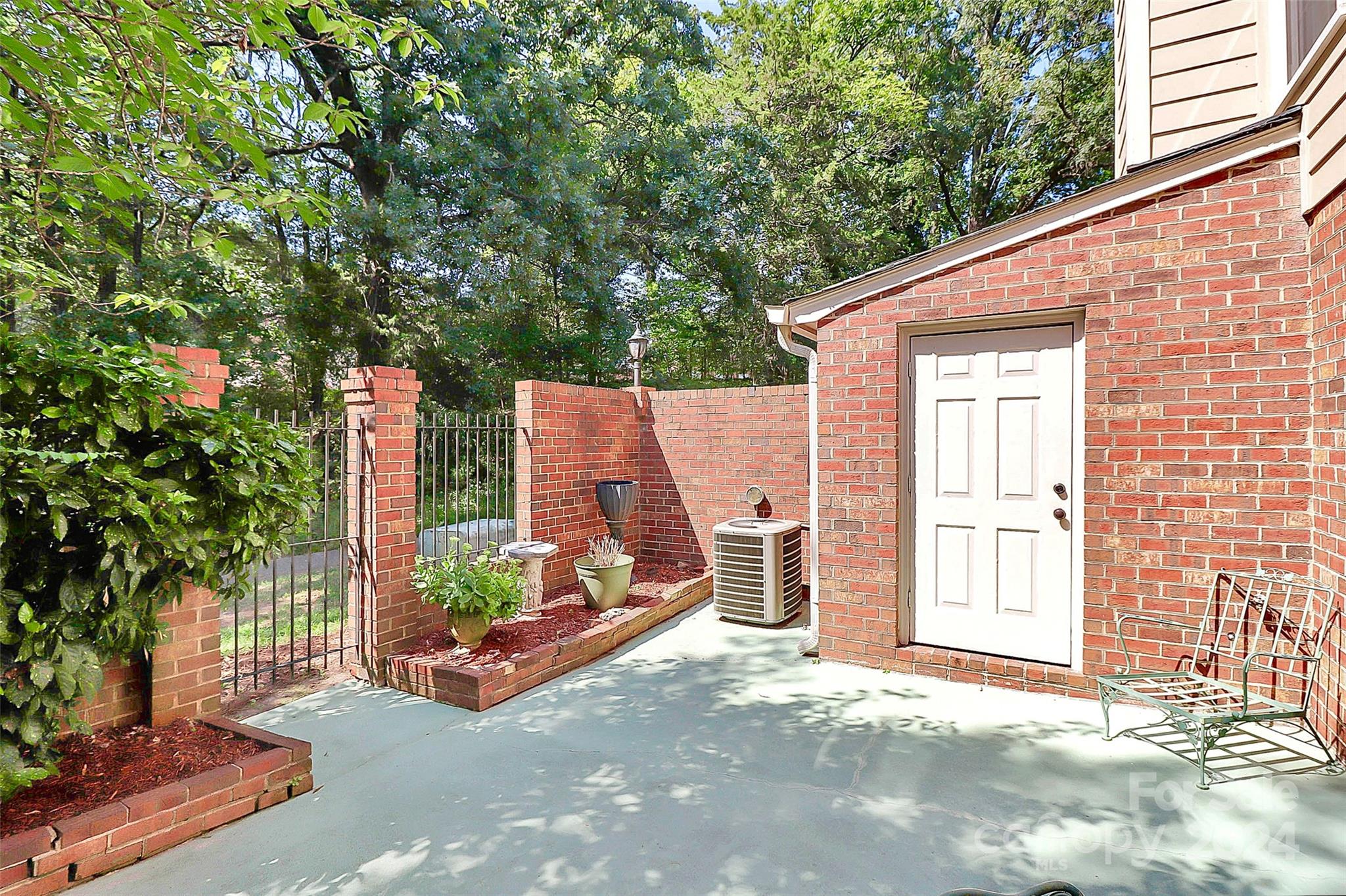 6624 Bunker Hill Circle