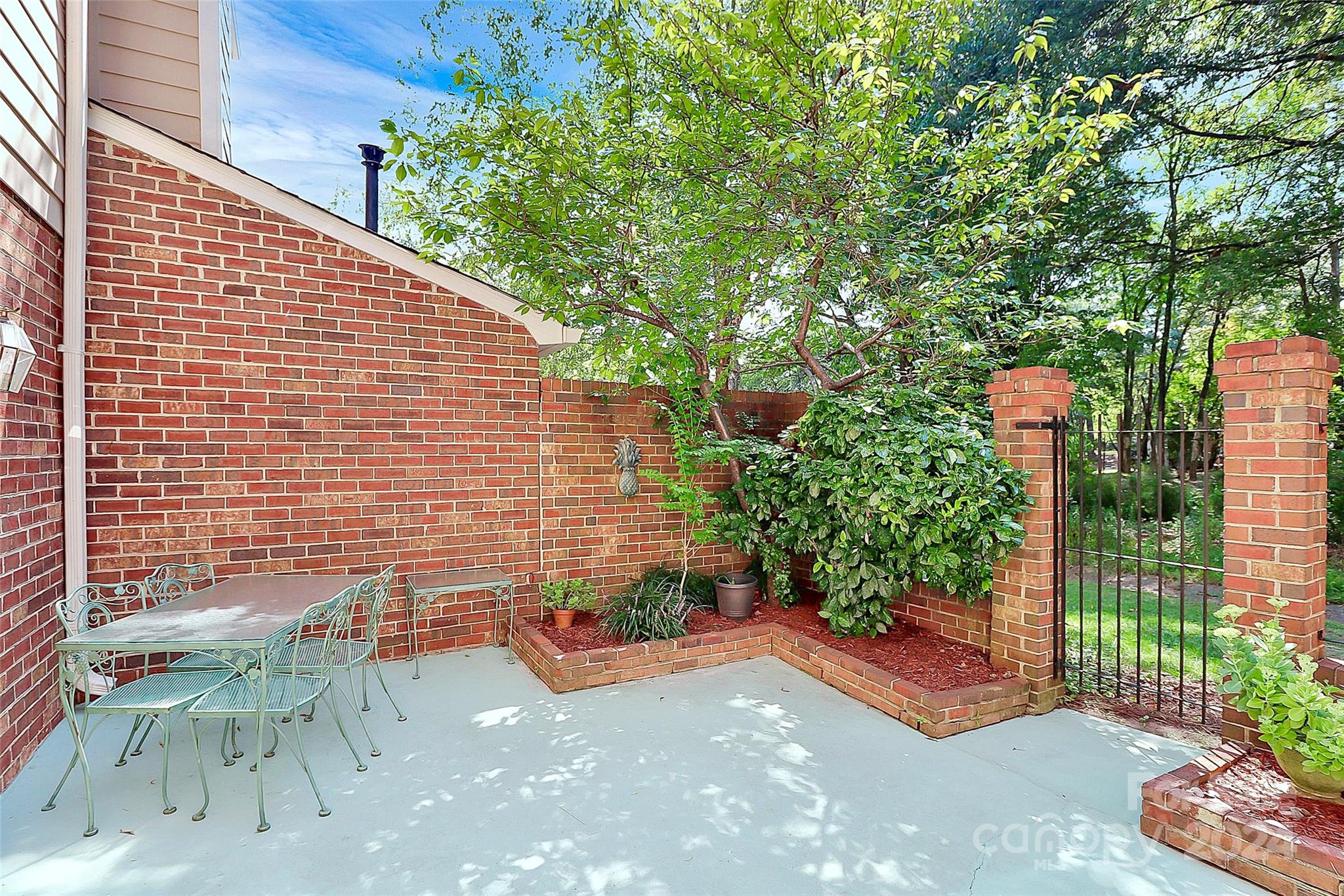 6624 Bunker Hill Circle