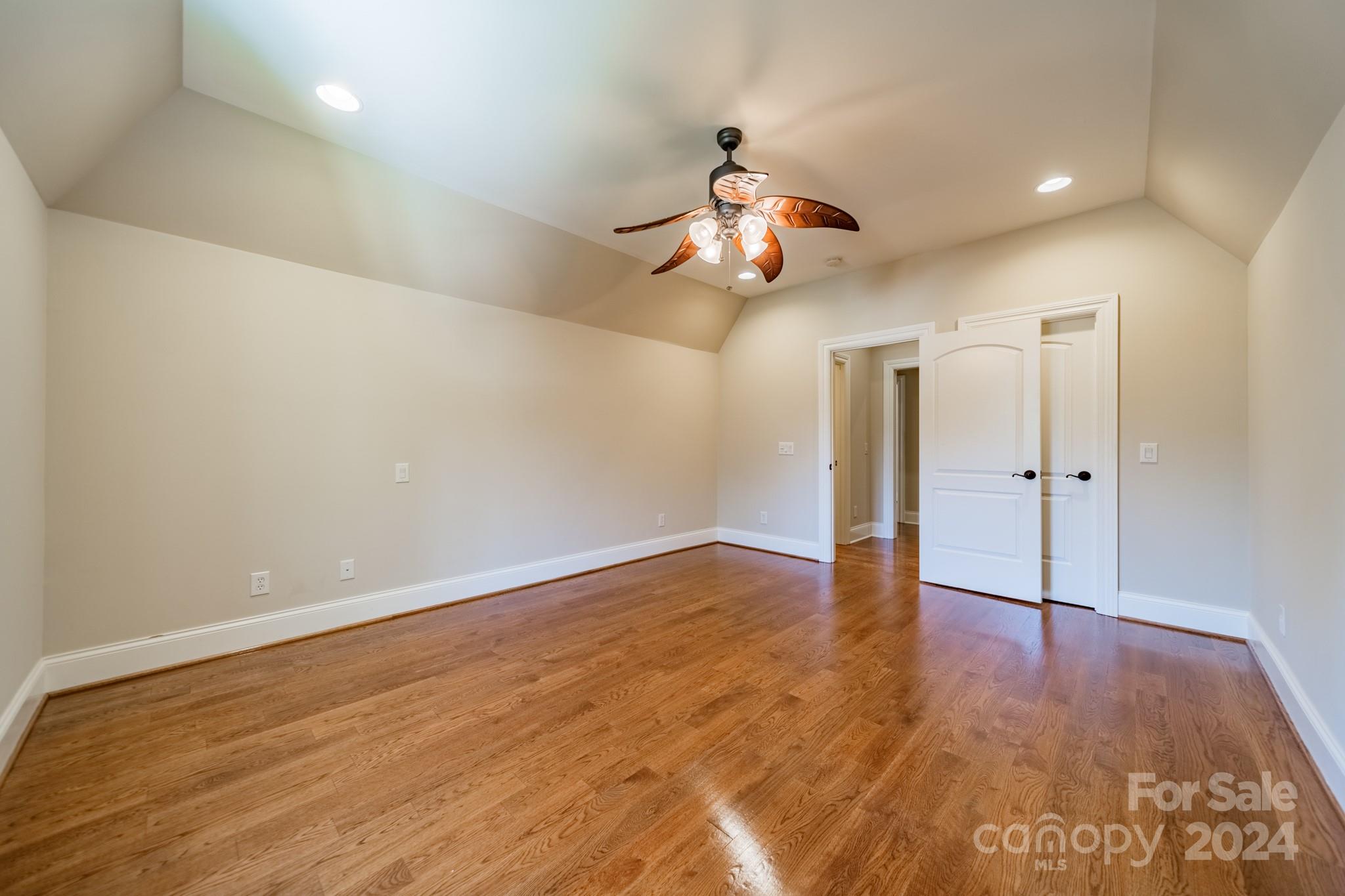 128 Yacht Road