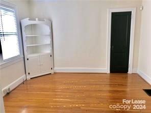 1934 Woodcrest Avenue