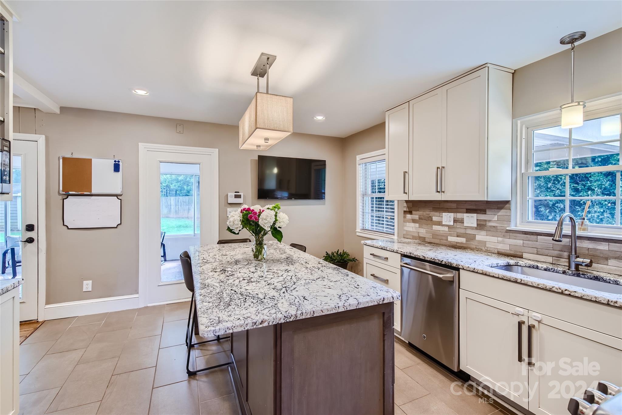 916 Fairbanks Road