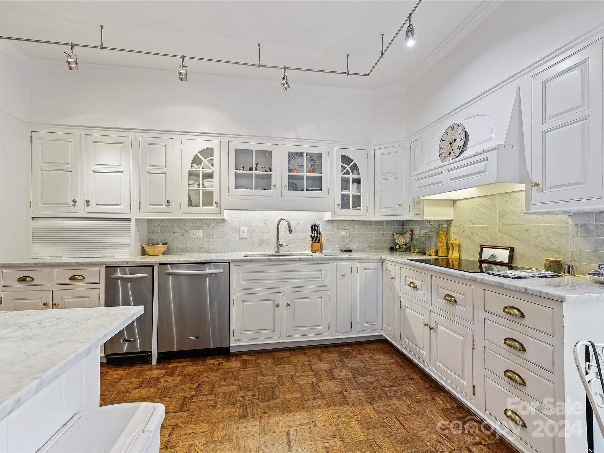 2633 Richardson Divide Unit: 2A