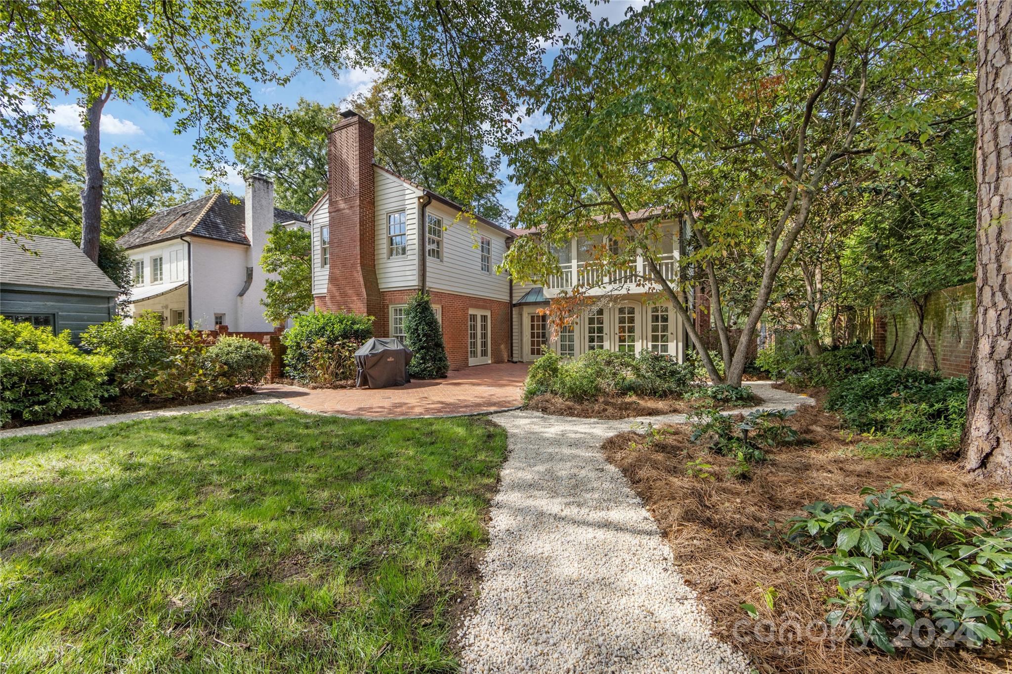 633 Cherokee Road