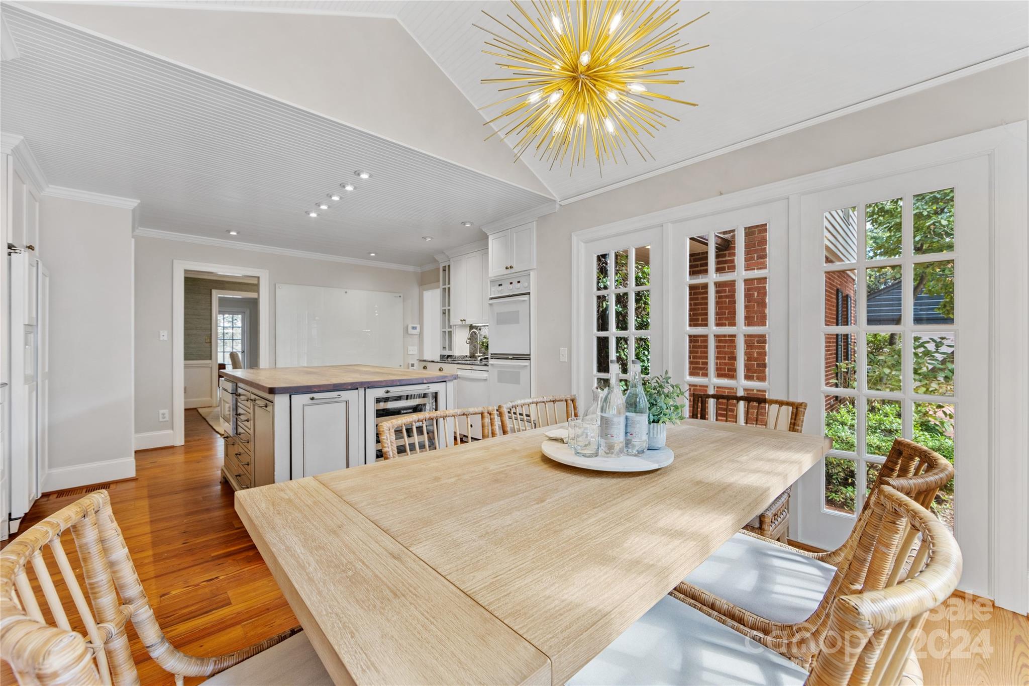633 Cherokee Road