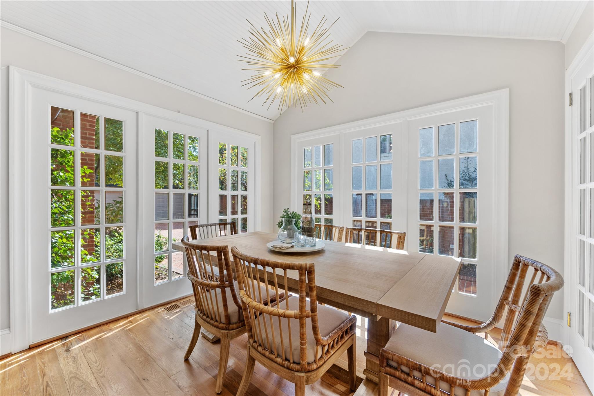 633 Cherokee Road