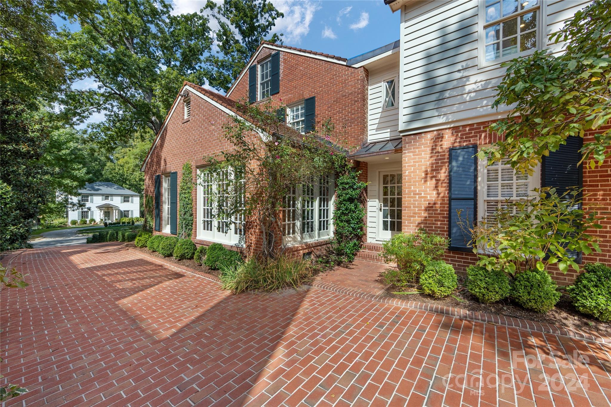 633 Cherokee Road