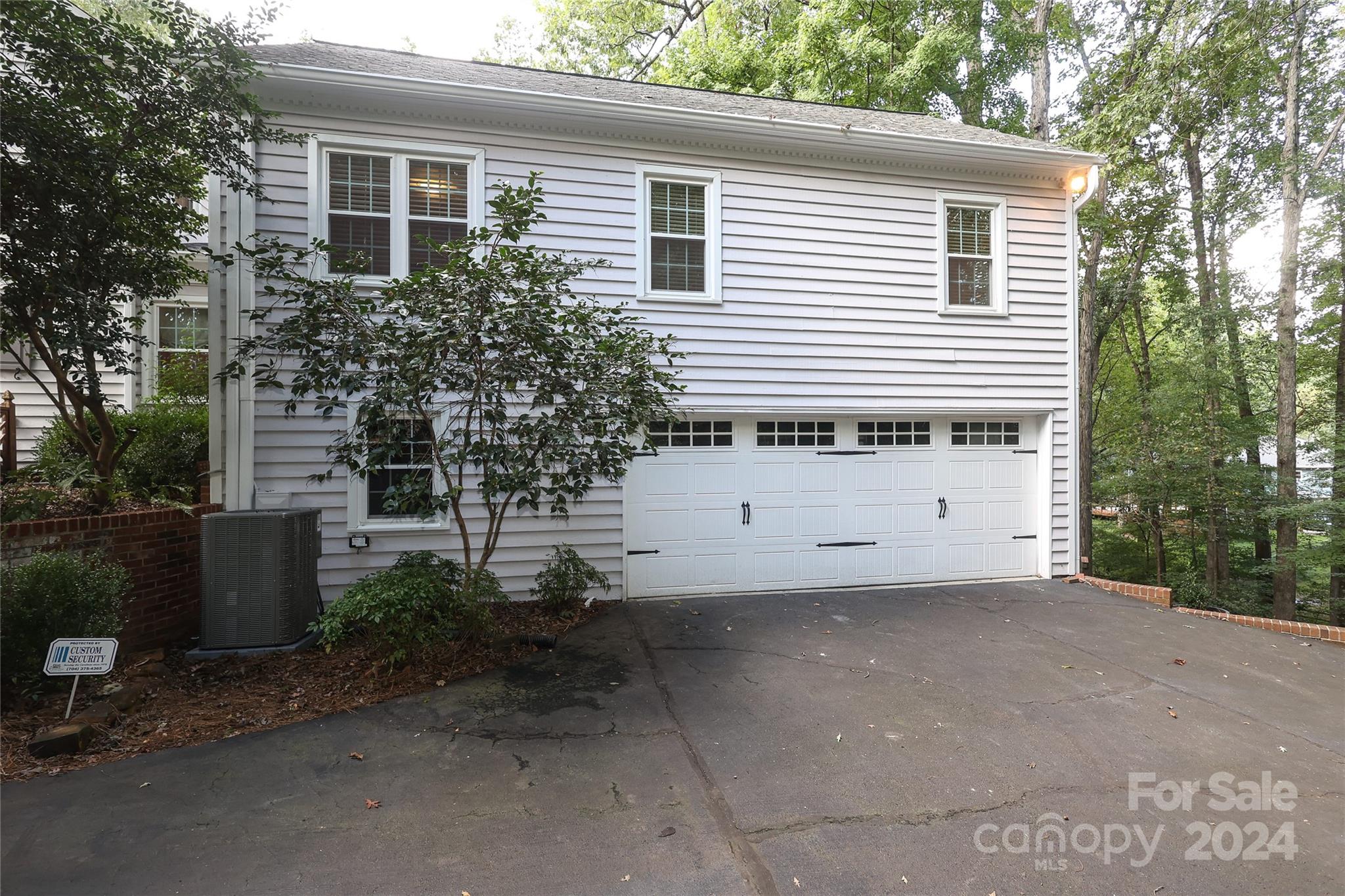 3127 Valencia Terrace