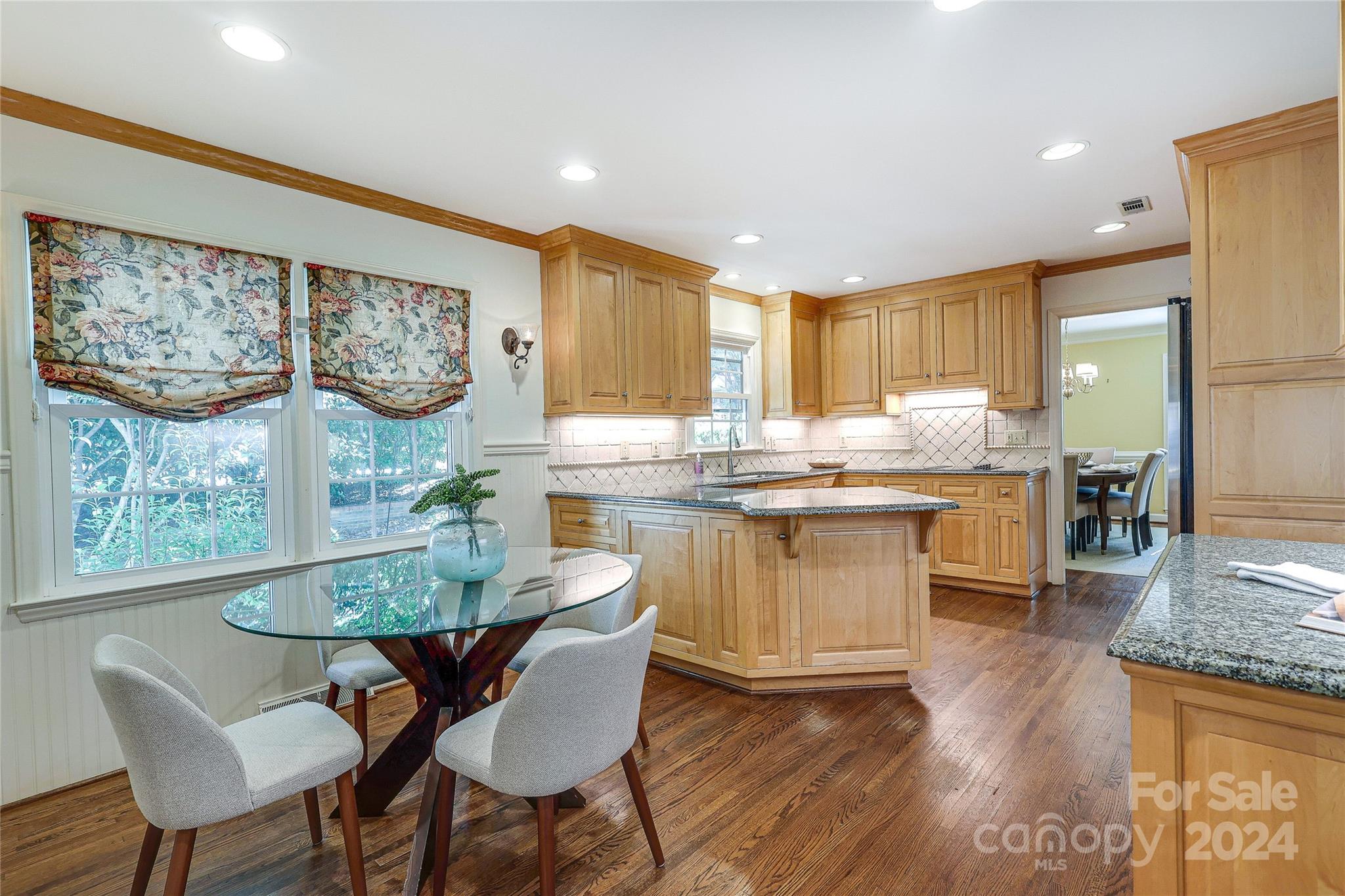 3127 Valencia Terrace