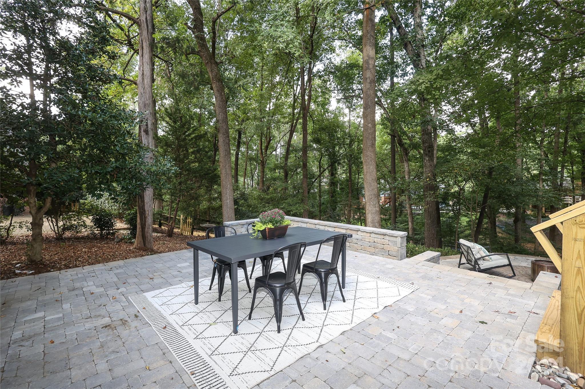 3127 Valencia Terrace