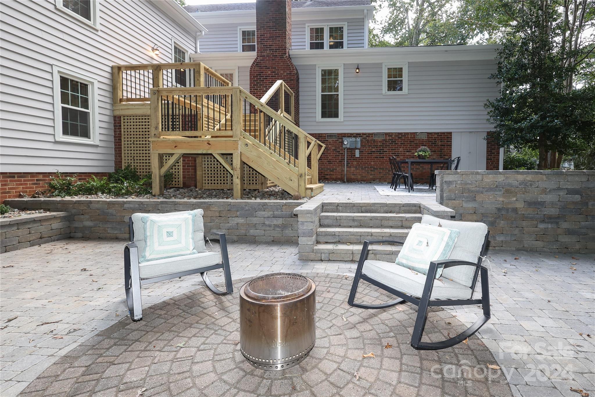3127 Valencia Terrace