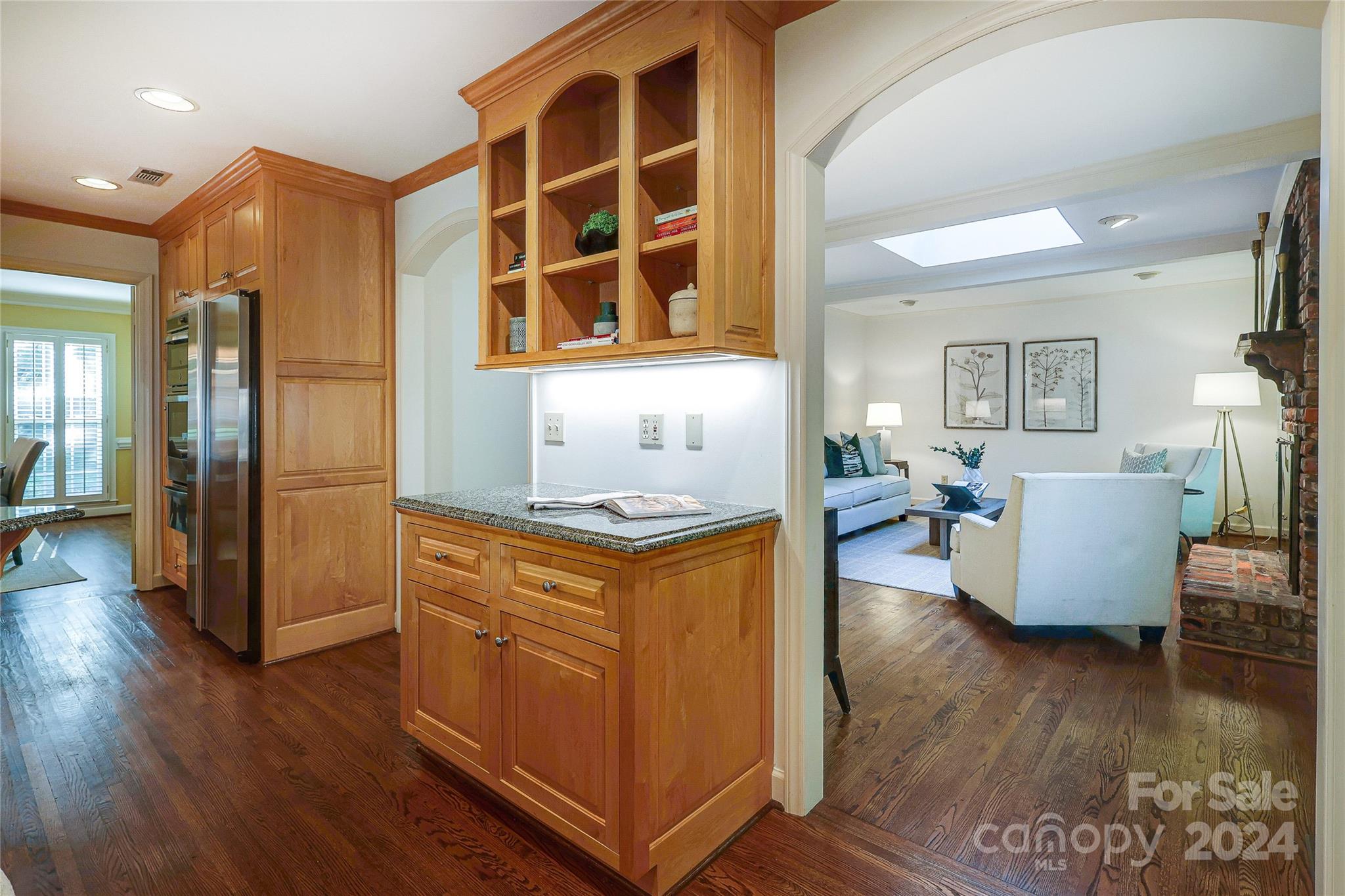 3127 Valencia Terrace