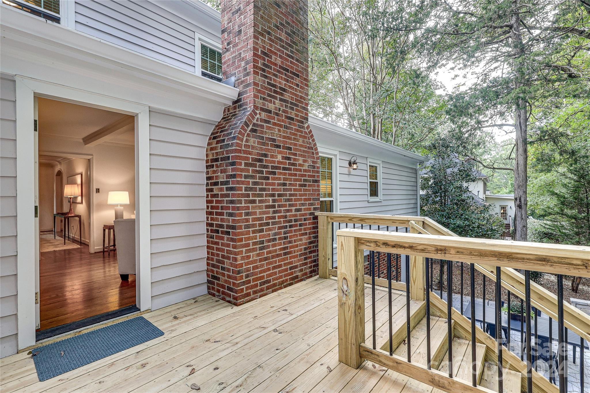 3127 Valencia Terrace