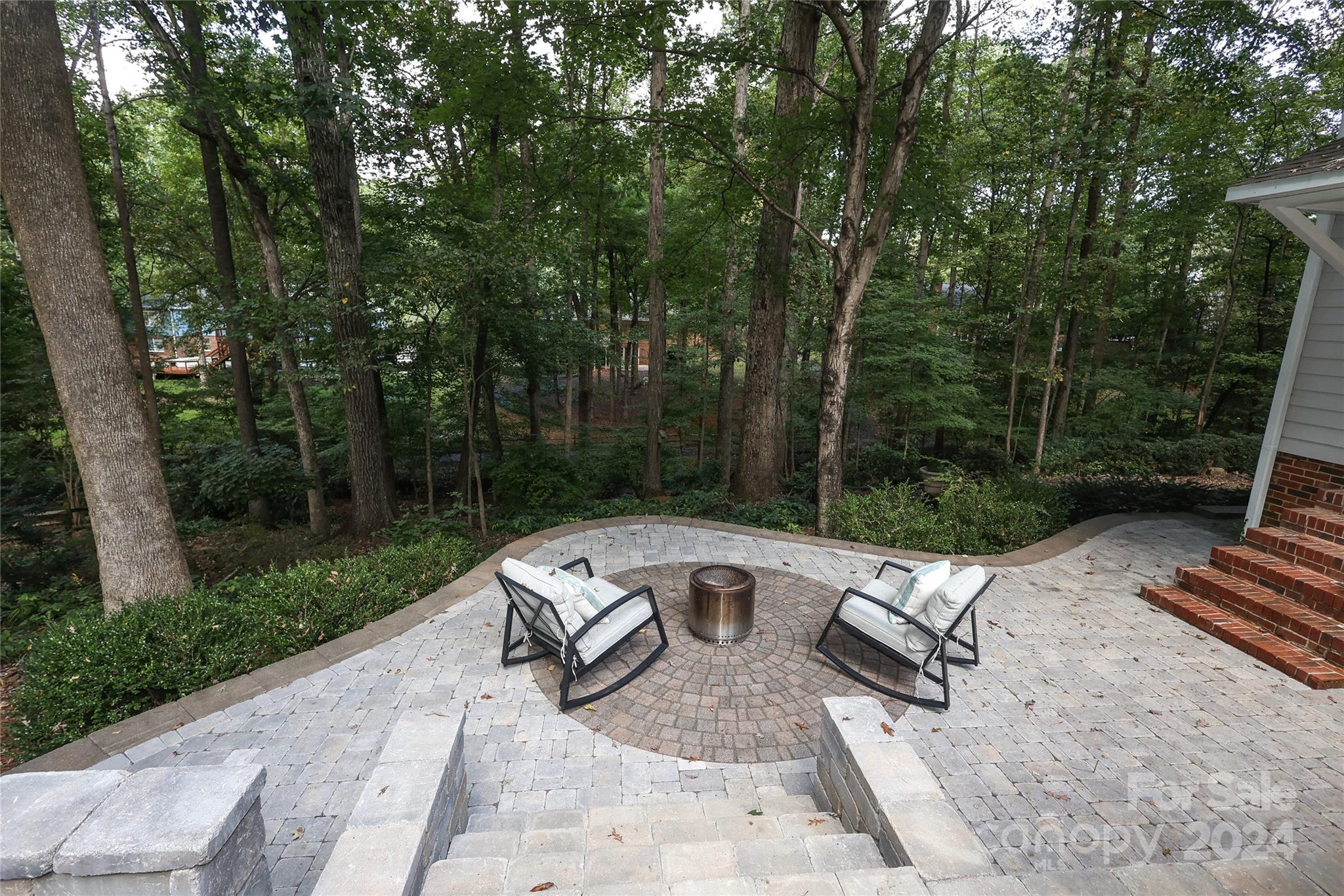 3127 Valencia Terrace