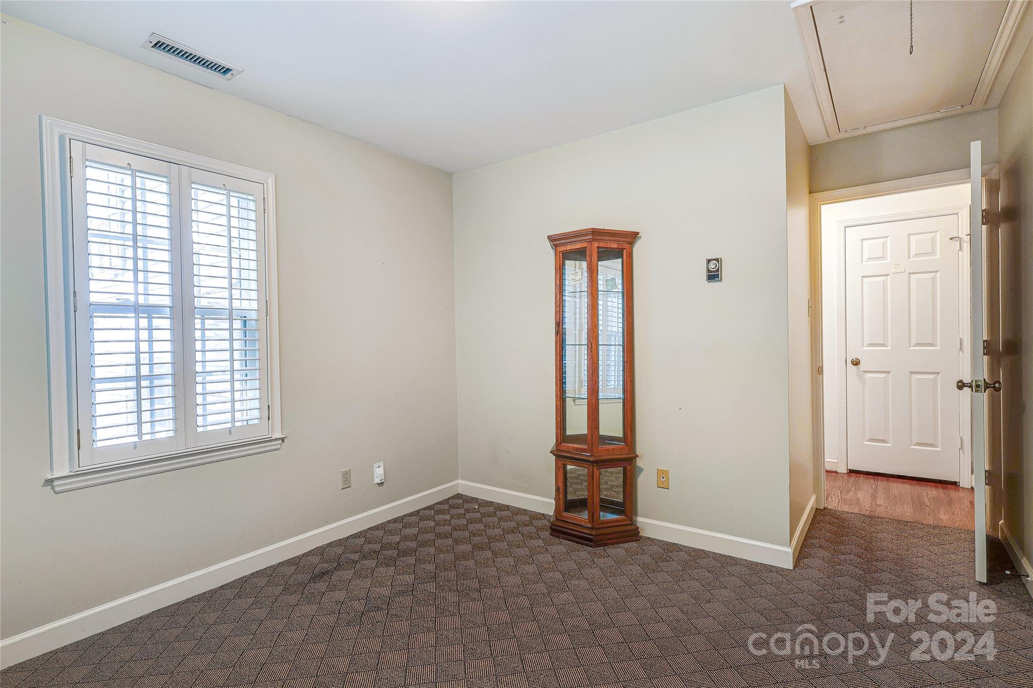 3127 Valencia Terrace