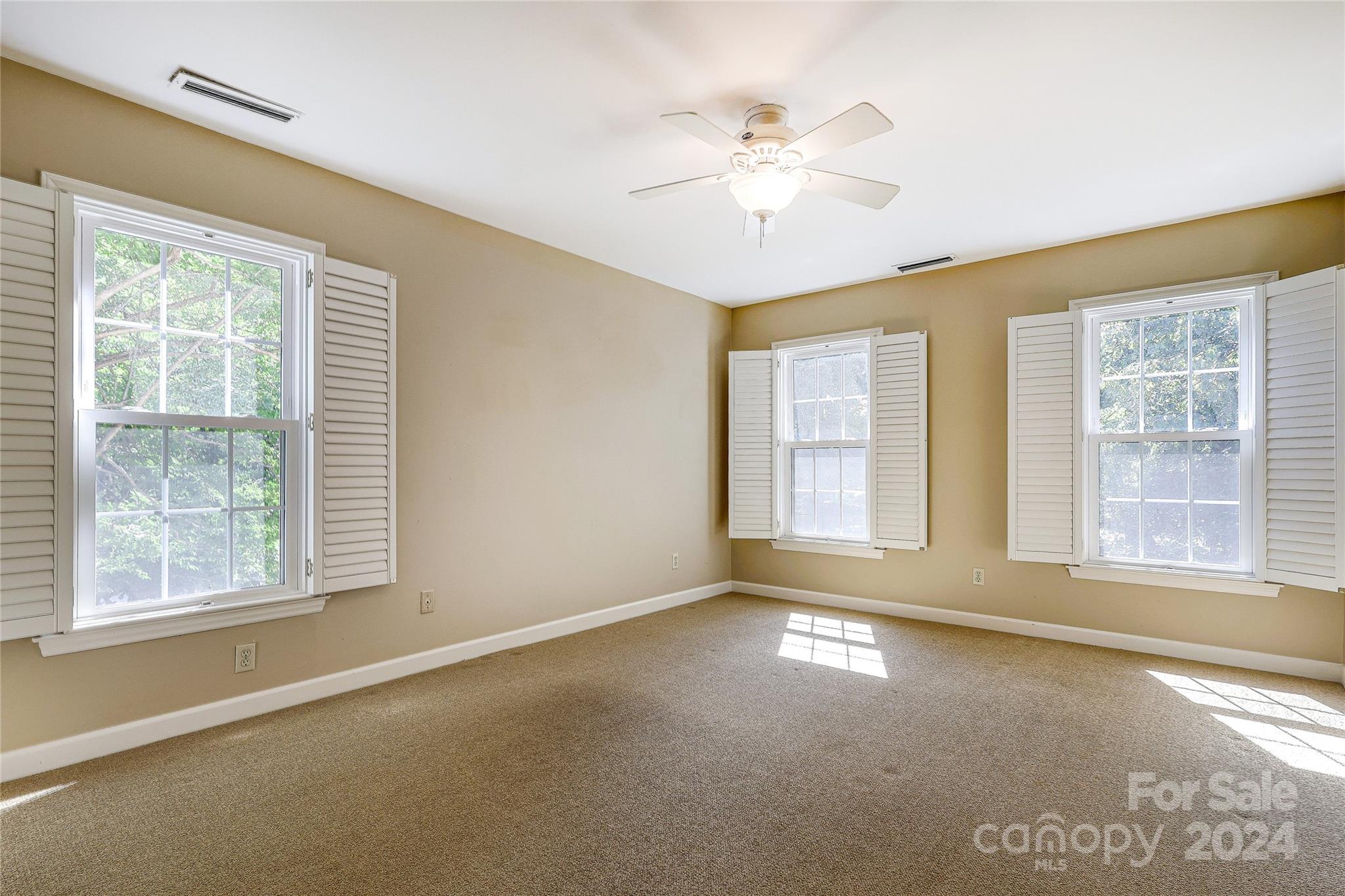 3127 Valencia Terrace