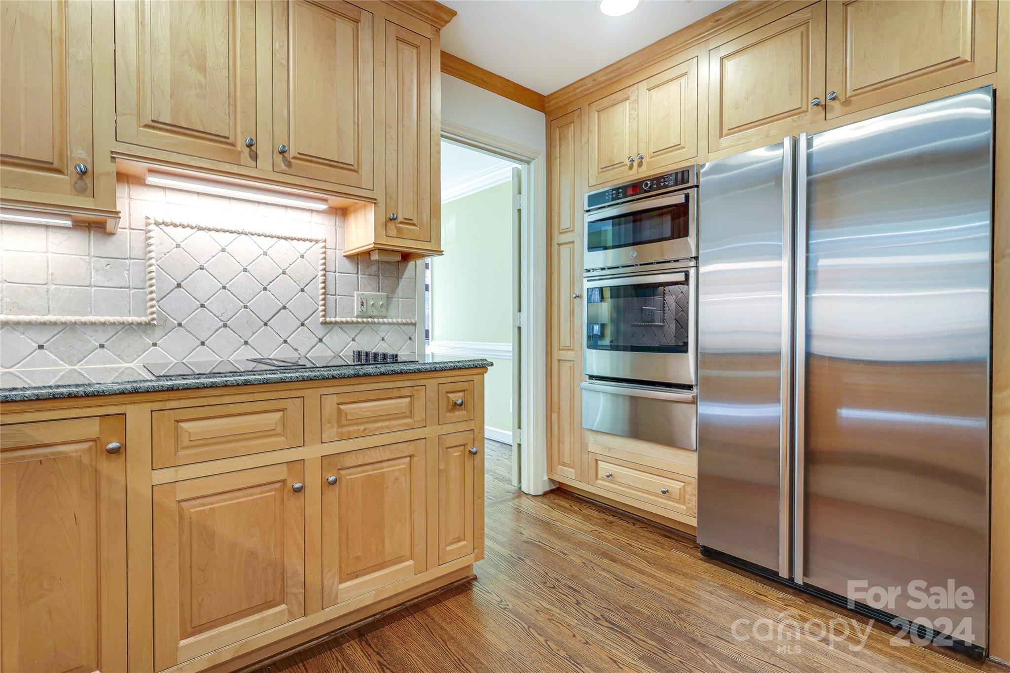 3127 Valencia Terrace