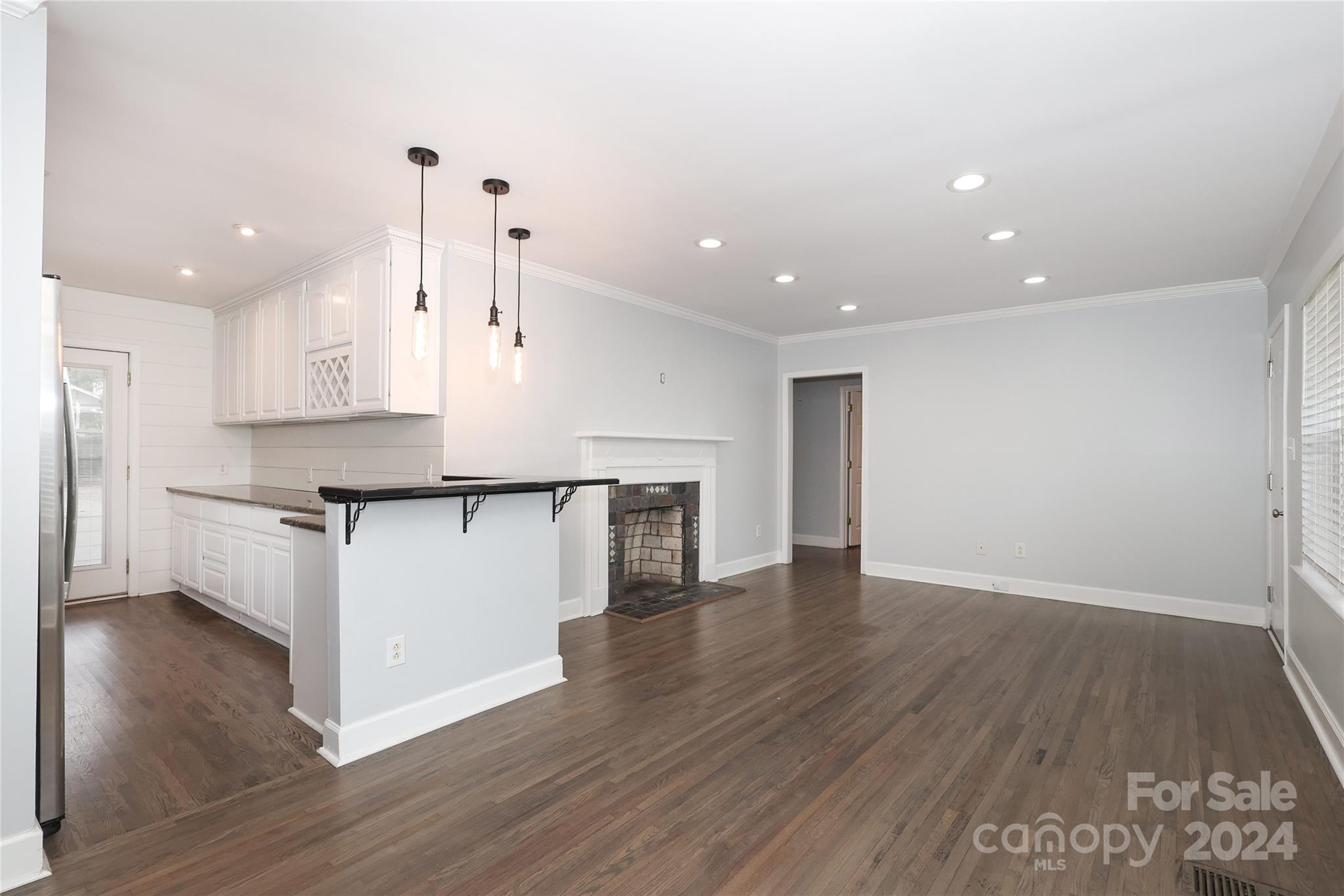 2012 Scott Avenue