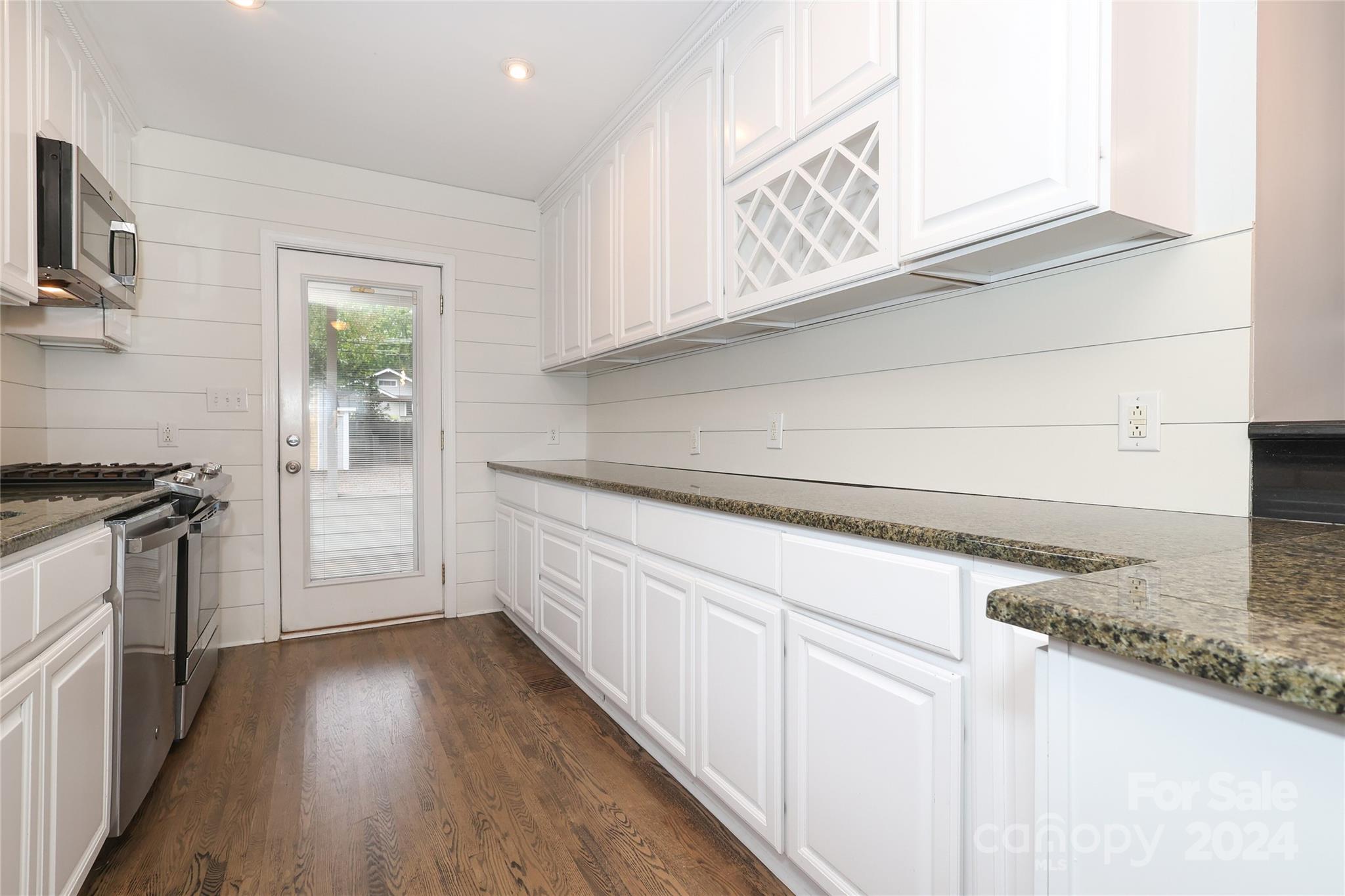 2012 Scott Avenue