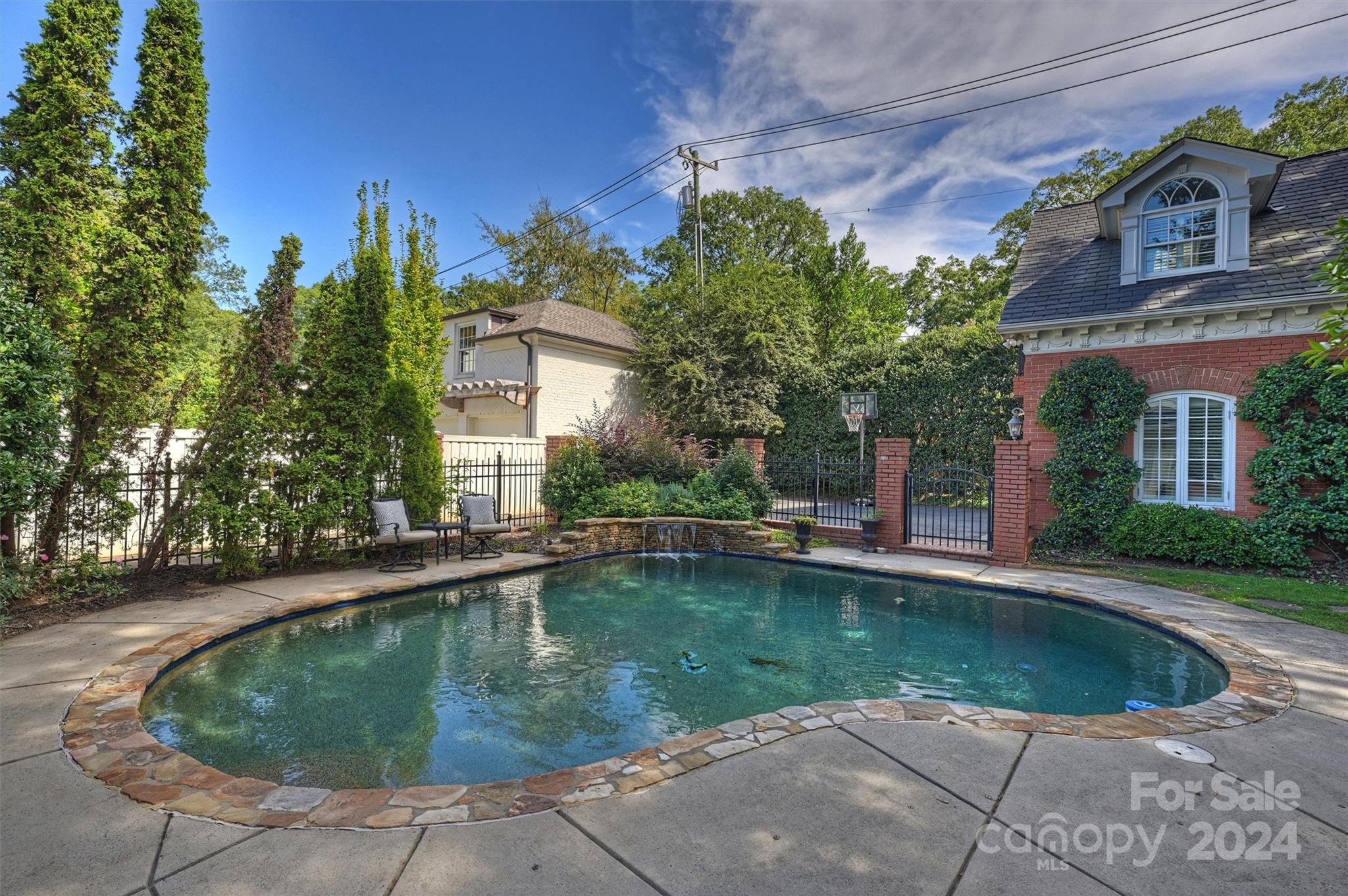 601 Cherokee Road
