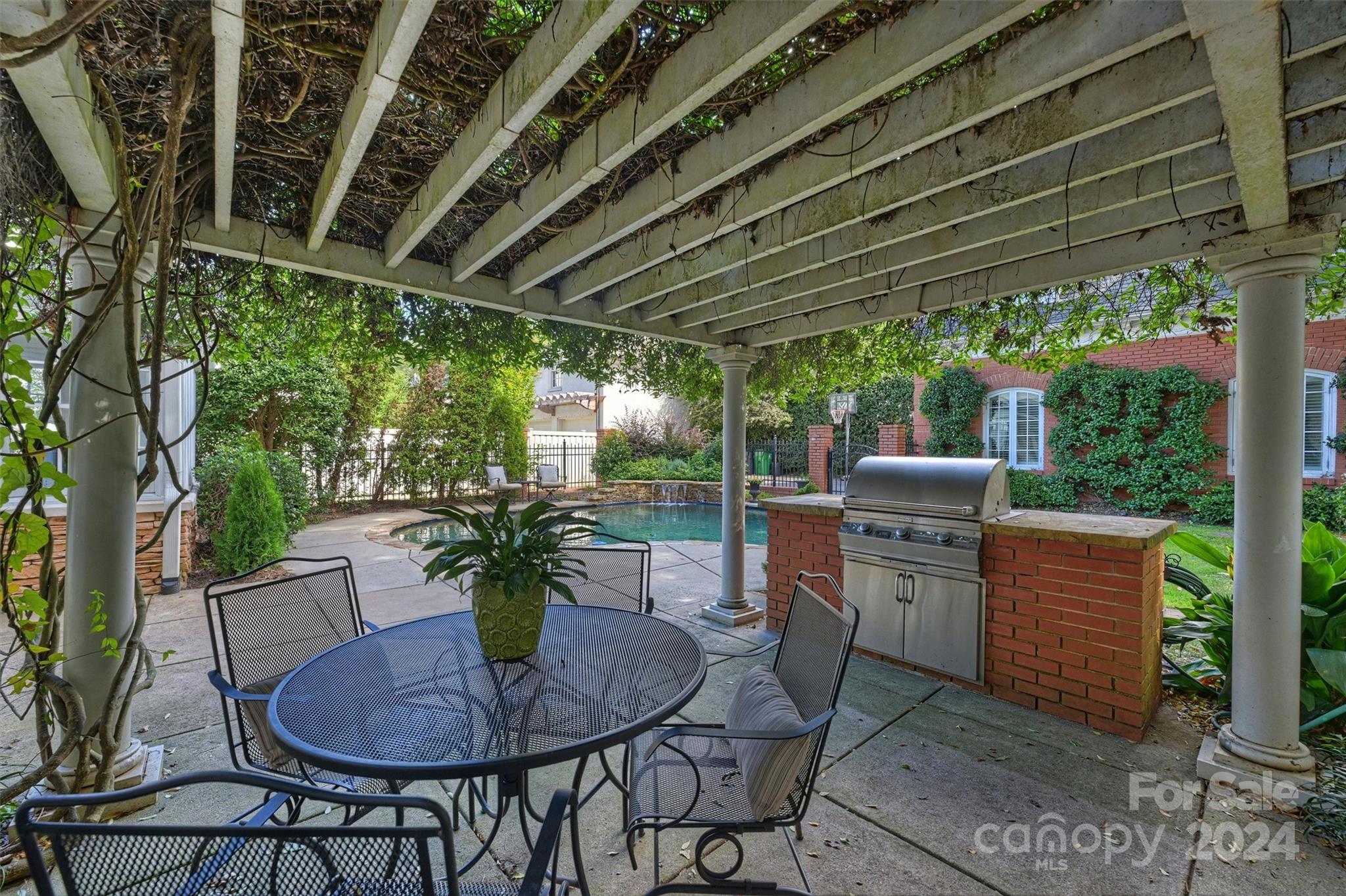 601 Cherokee Road
