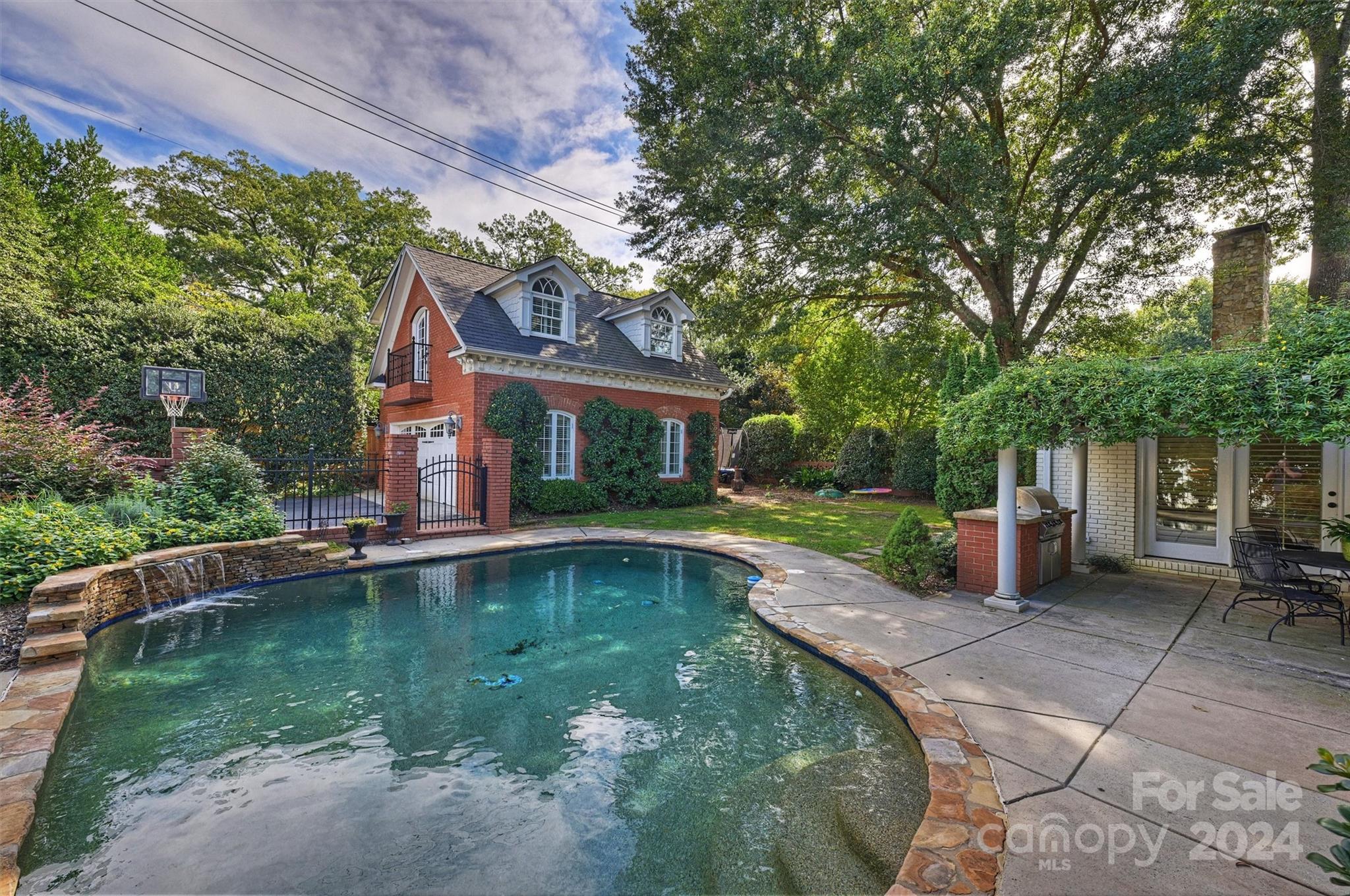 601 Cherokee Road
