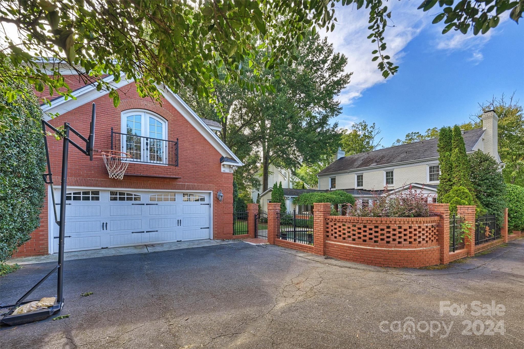 601 Cherokee Road