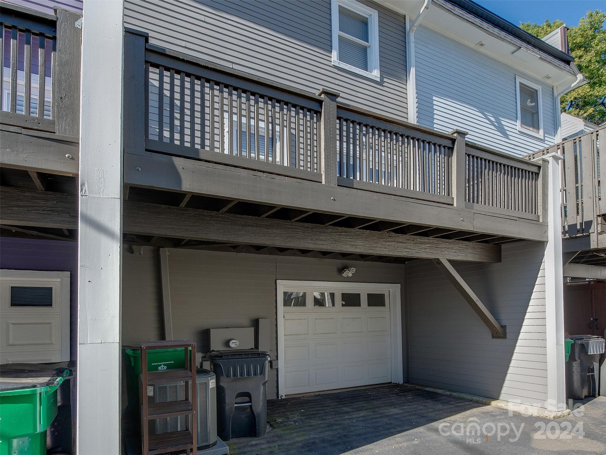 715 N Poplar Street