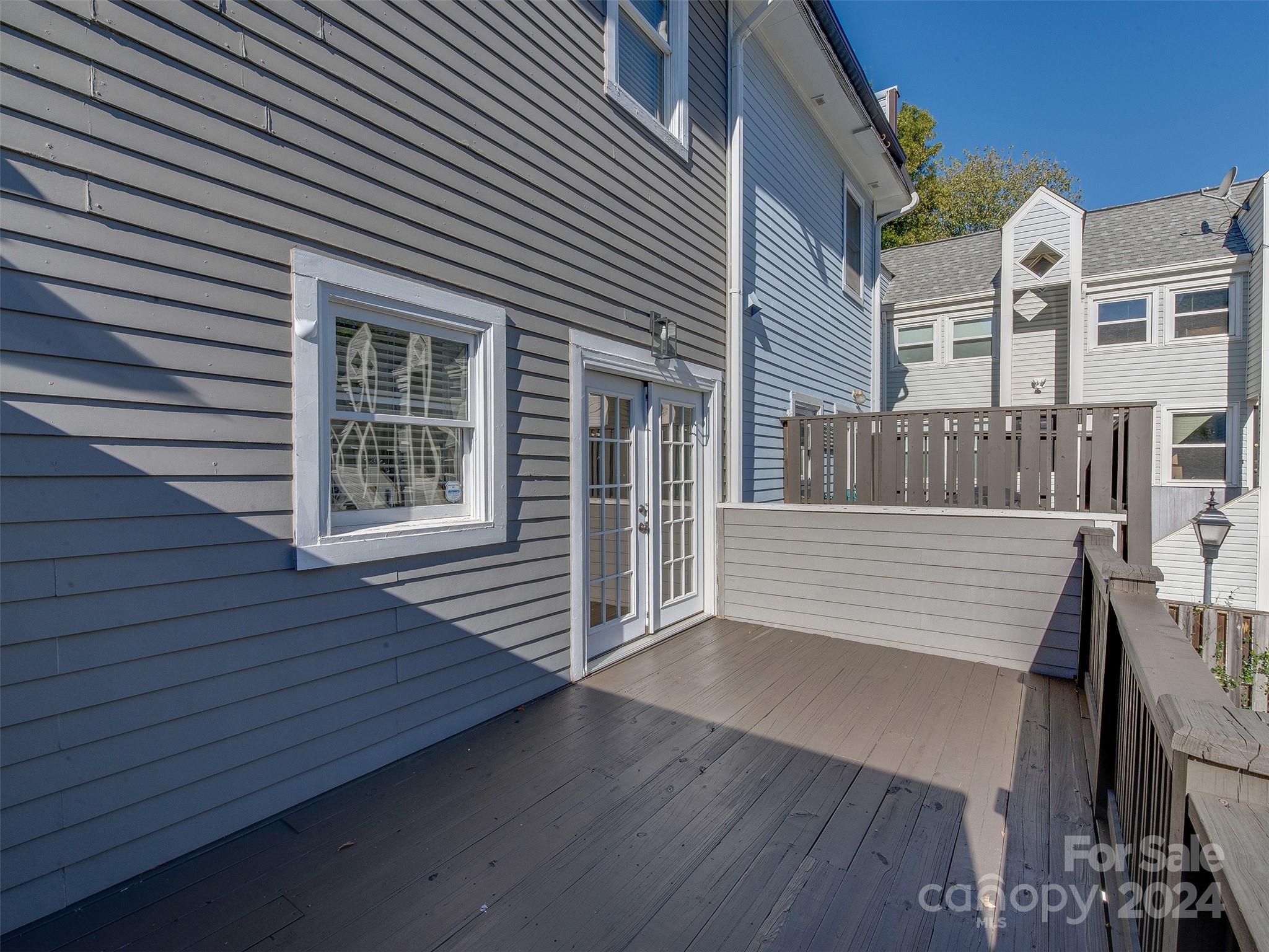 715 N Poplar Street