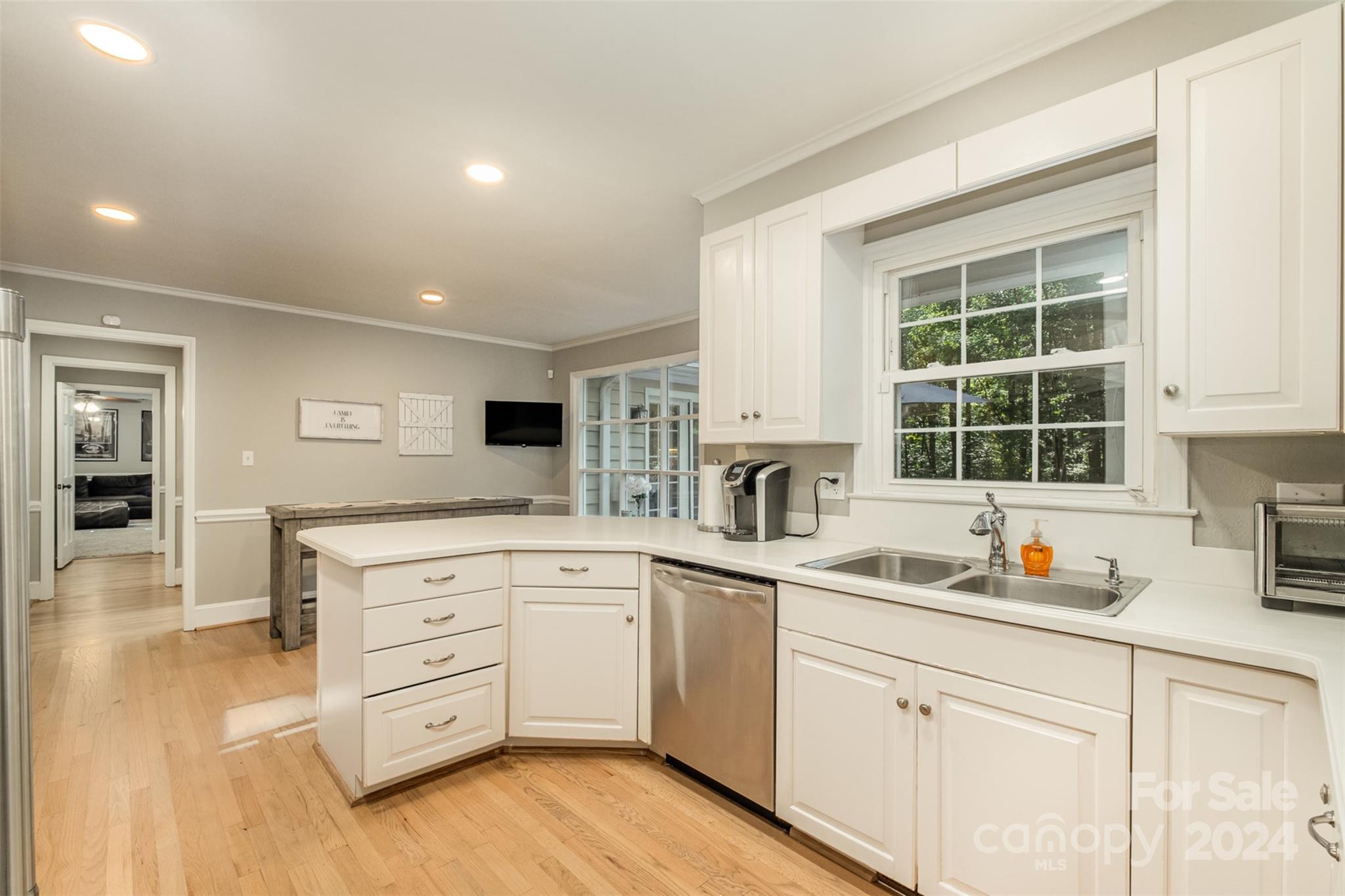 6100 Bittersweet Lane
