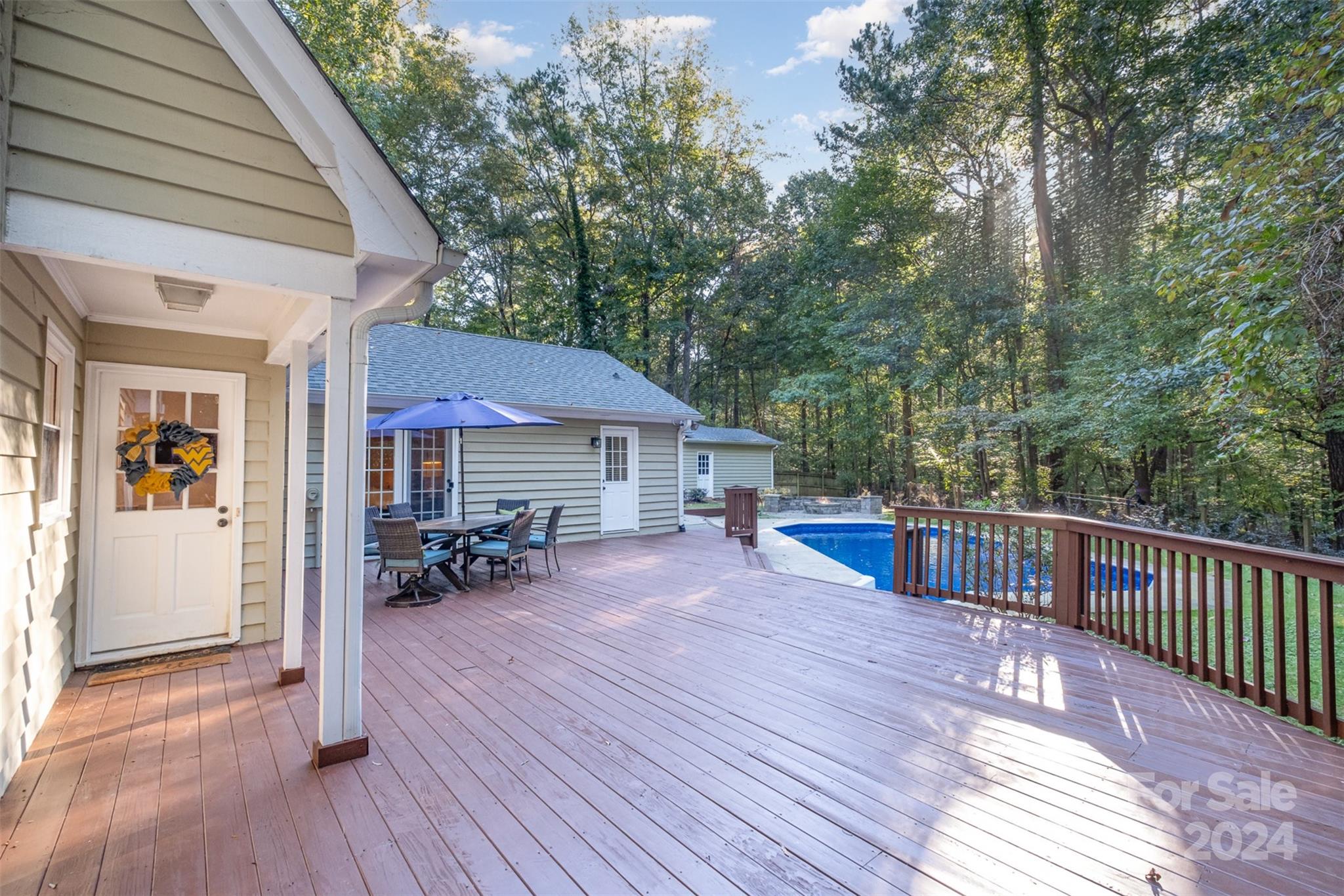 6100 Bittersweet Lane