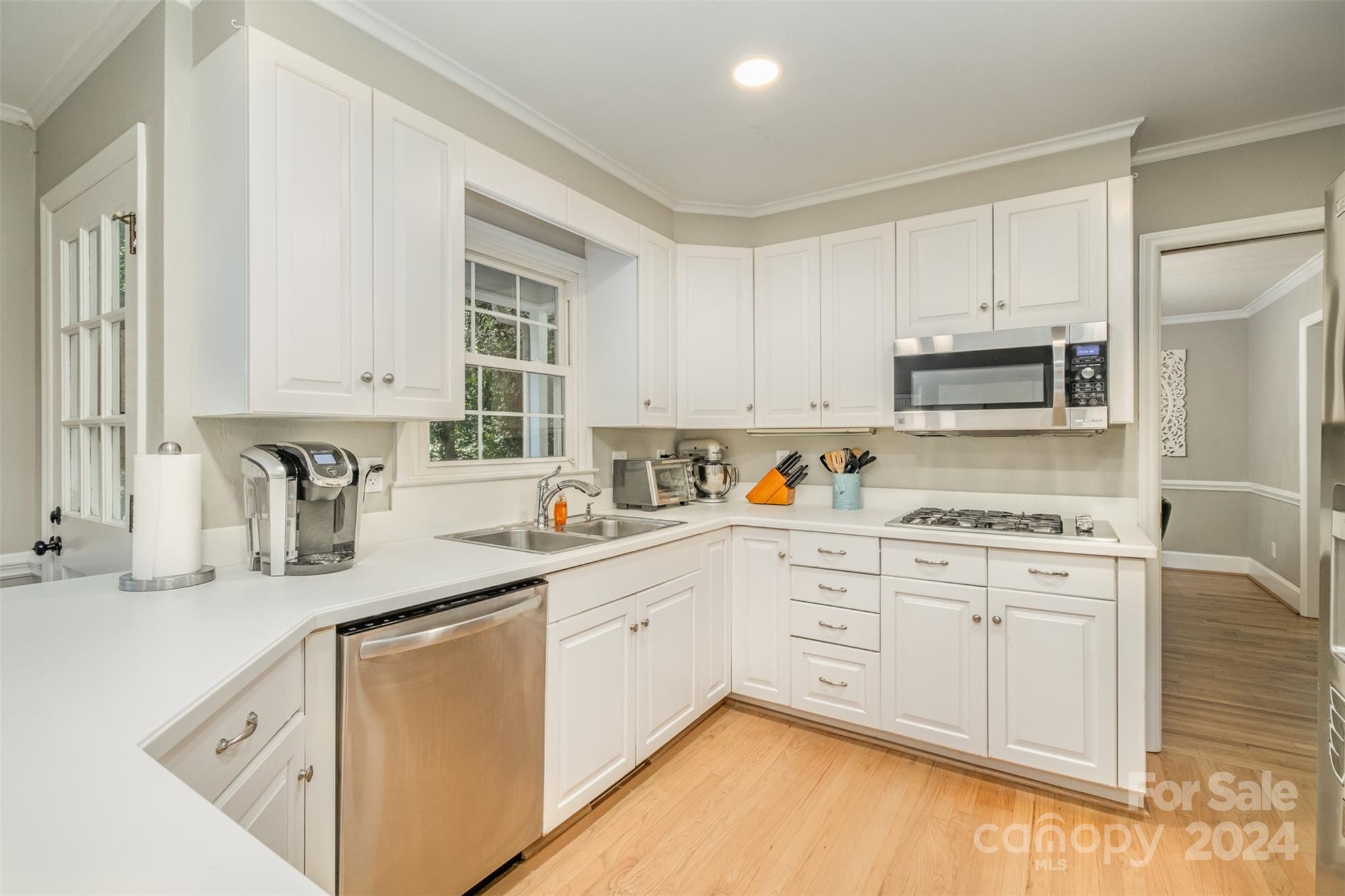 6100 Bittersweet Lane