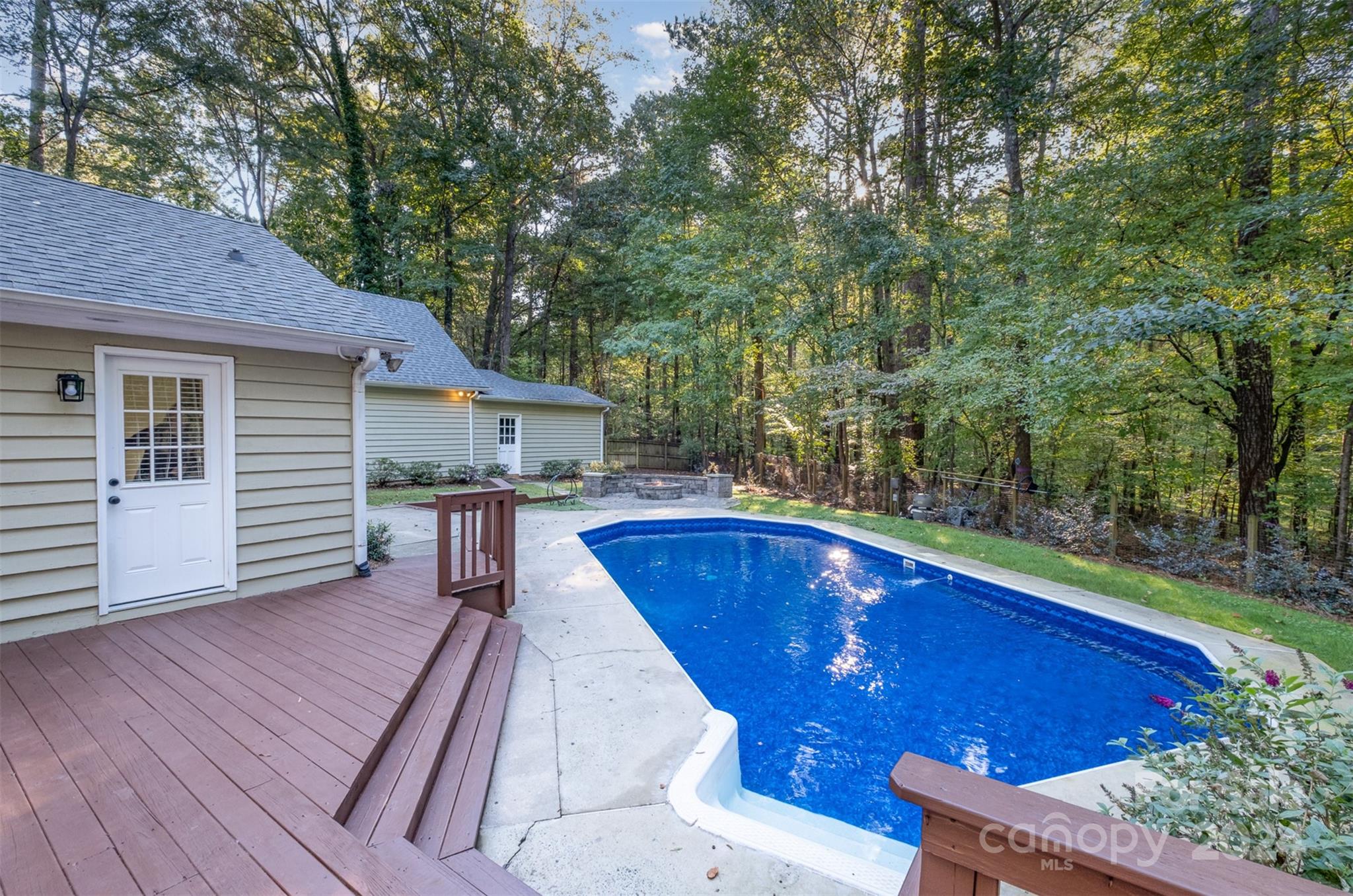 6100 Bittersweet Lane