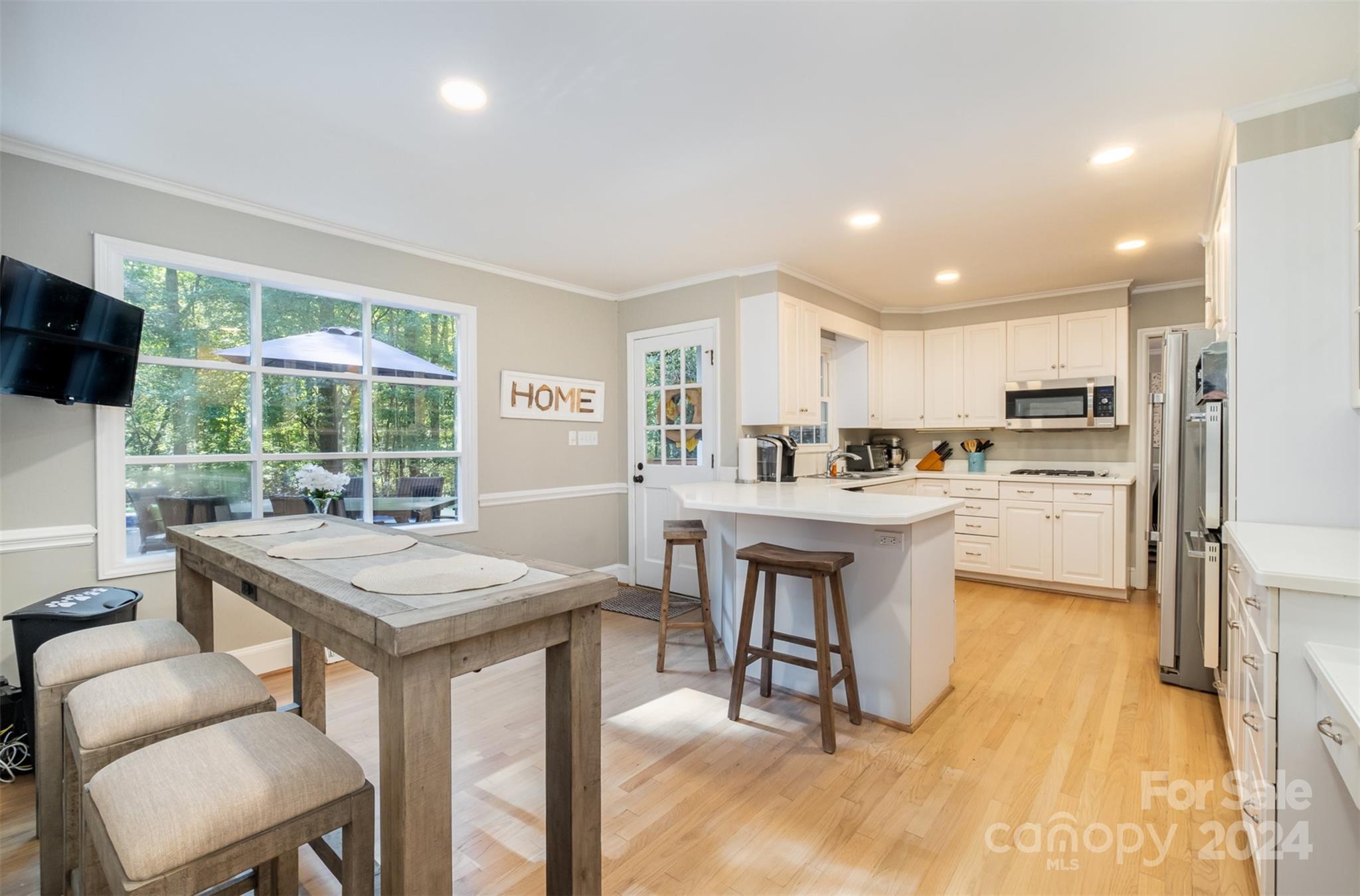 6100 Bittersweet Lane