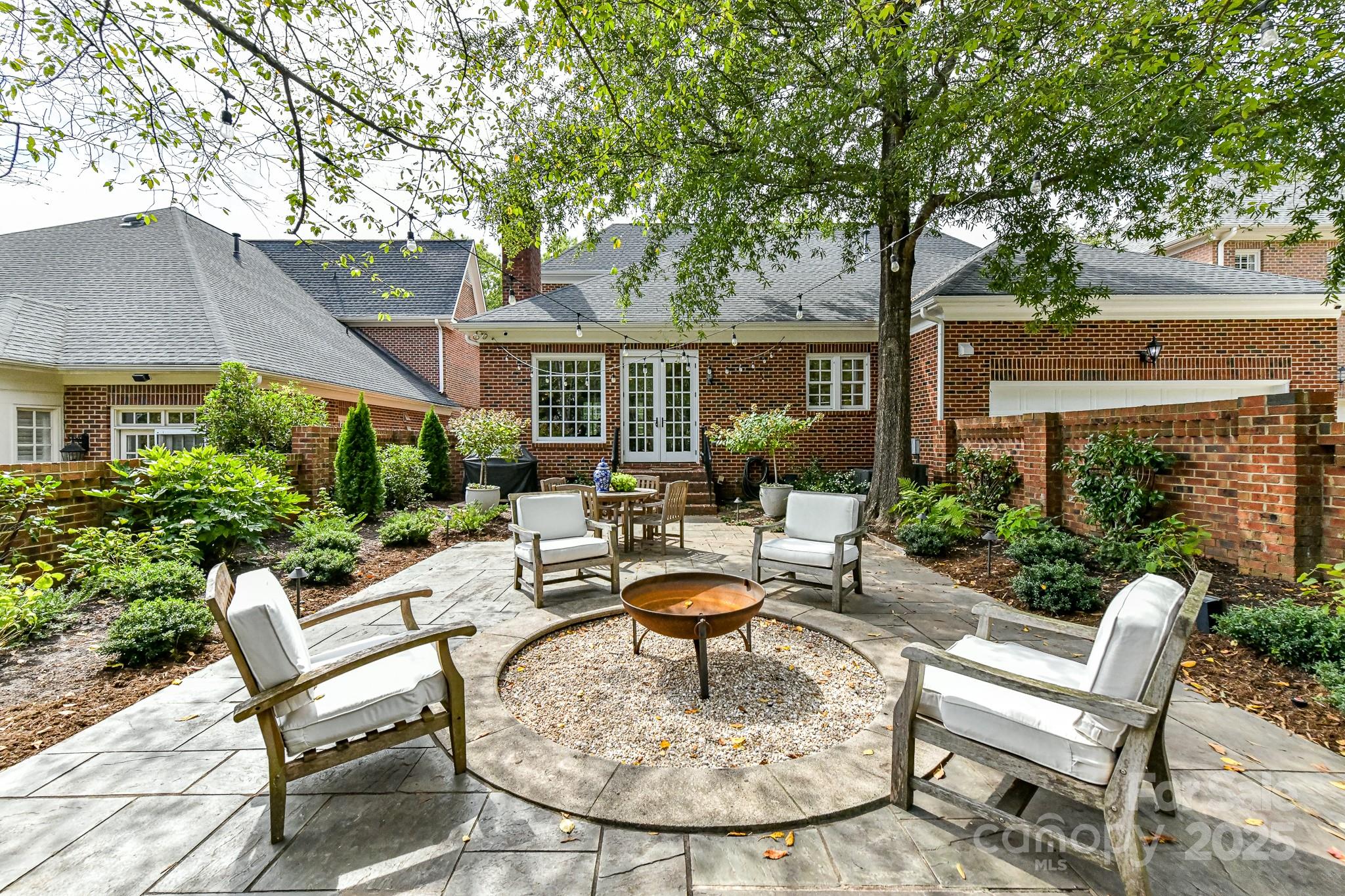 4813 Cambridge Crescent Drive