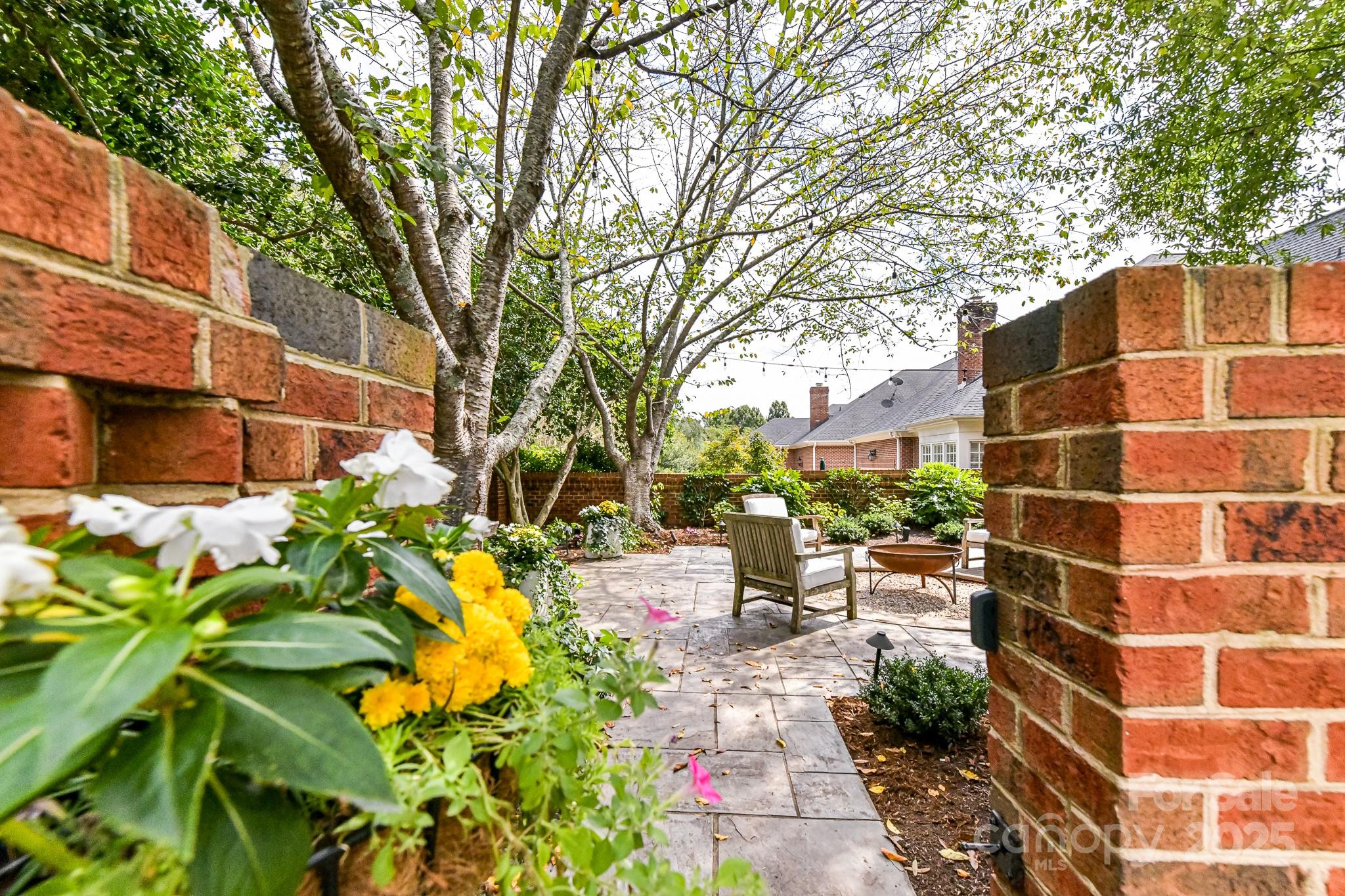 4813 Cambridge Crescent Drive