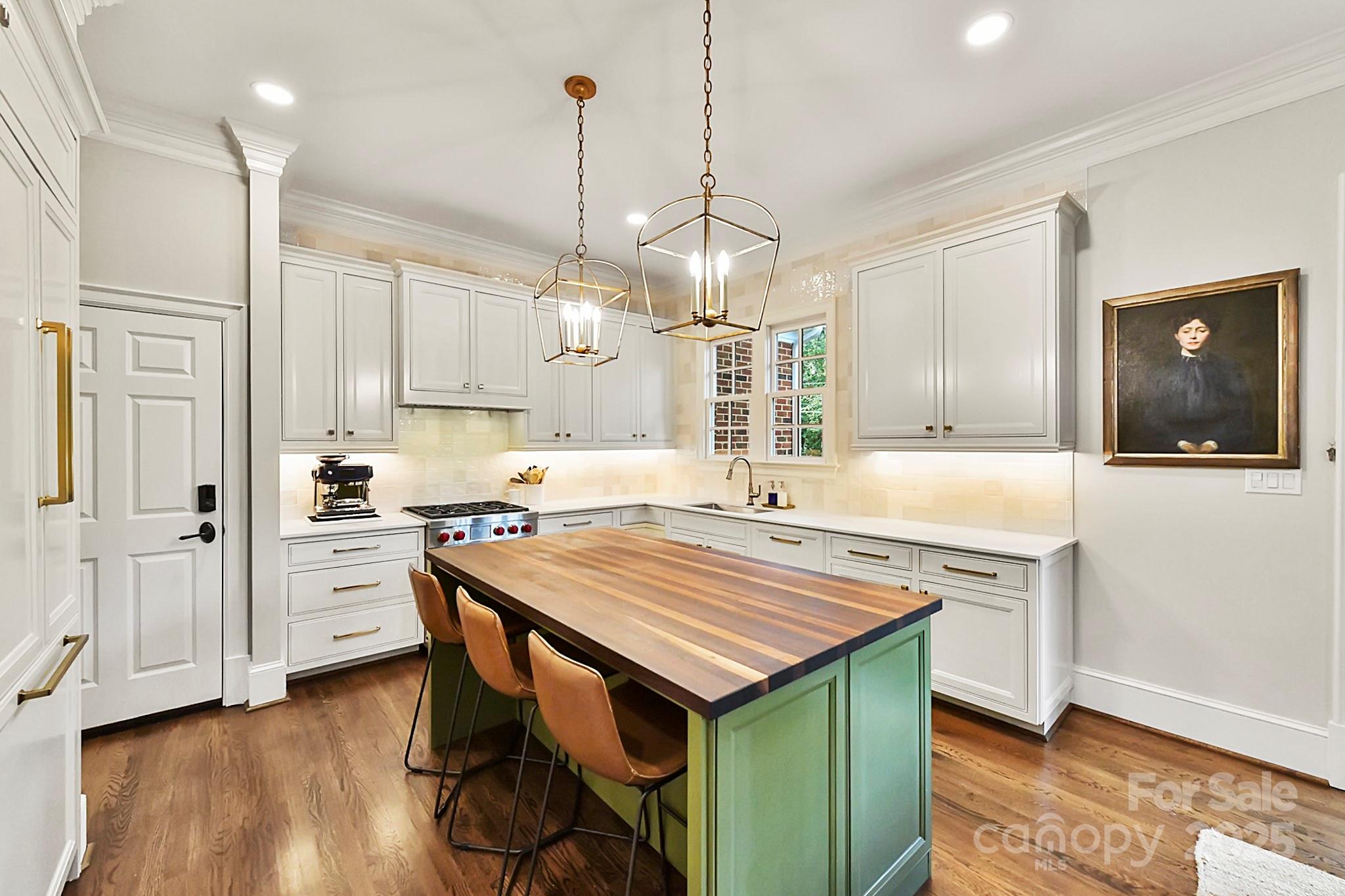 4813 Cambridge Crescent Drive