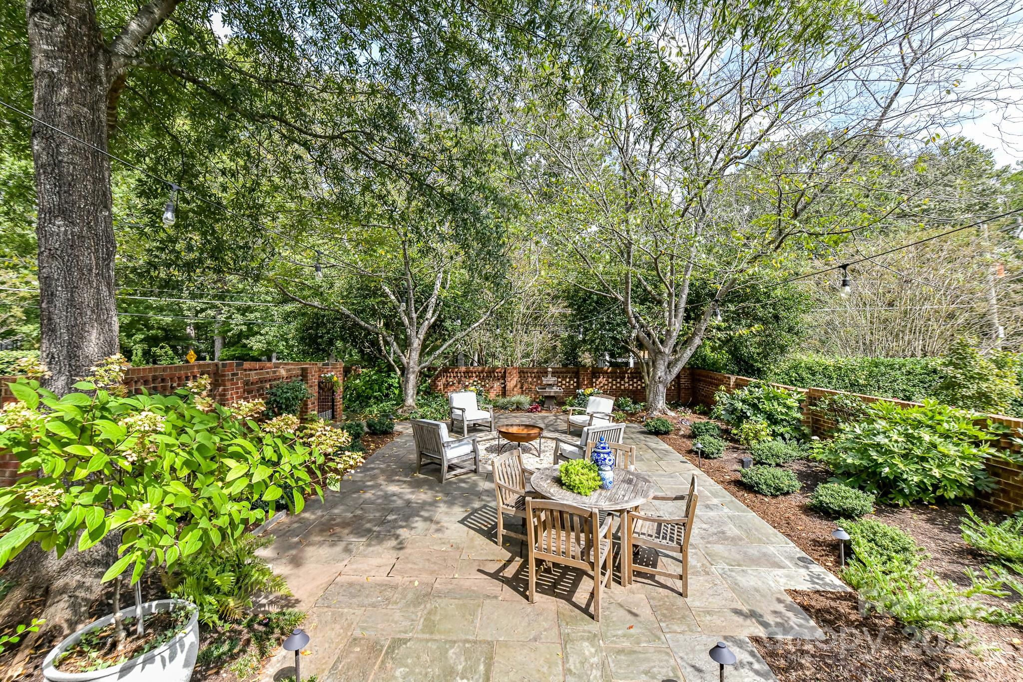 4813 Cambridge Crescent Drive