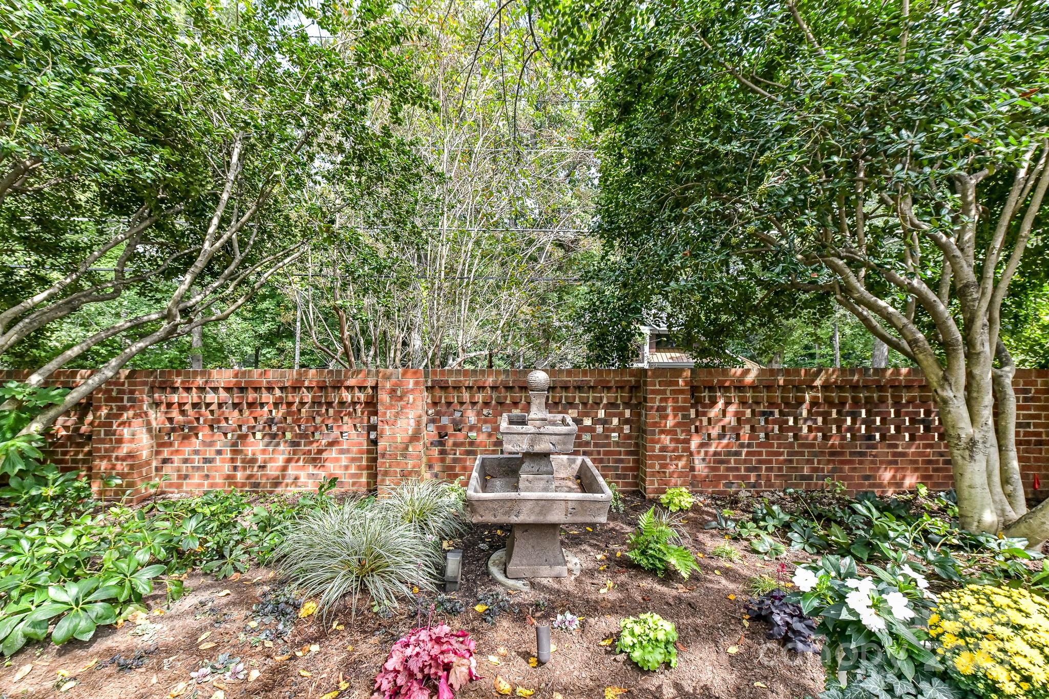 4813 Cambridge Crescent Drive