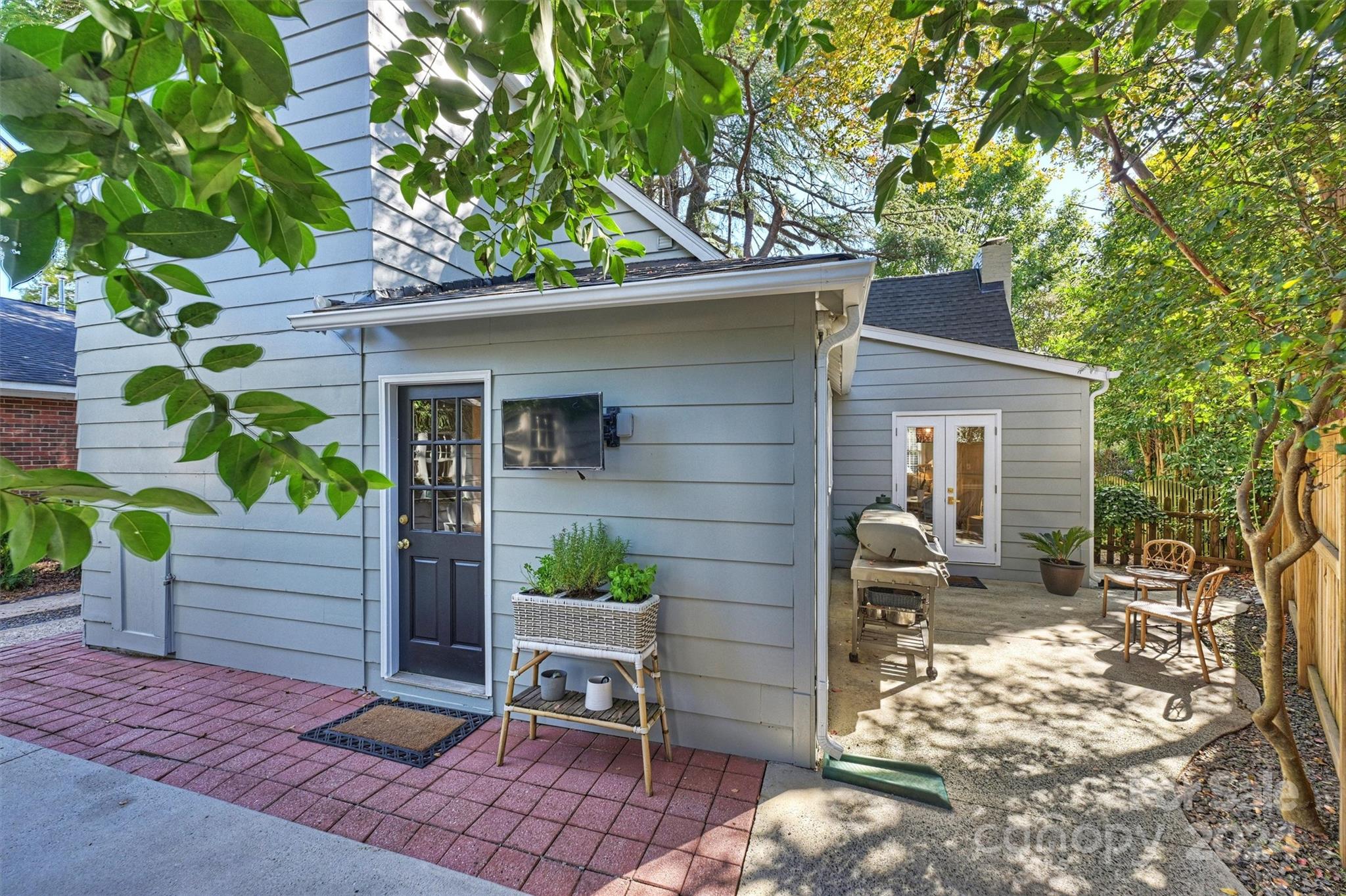 2109 Lombardy Circle