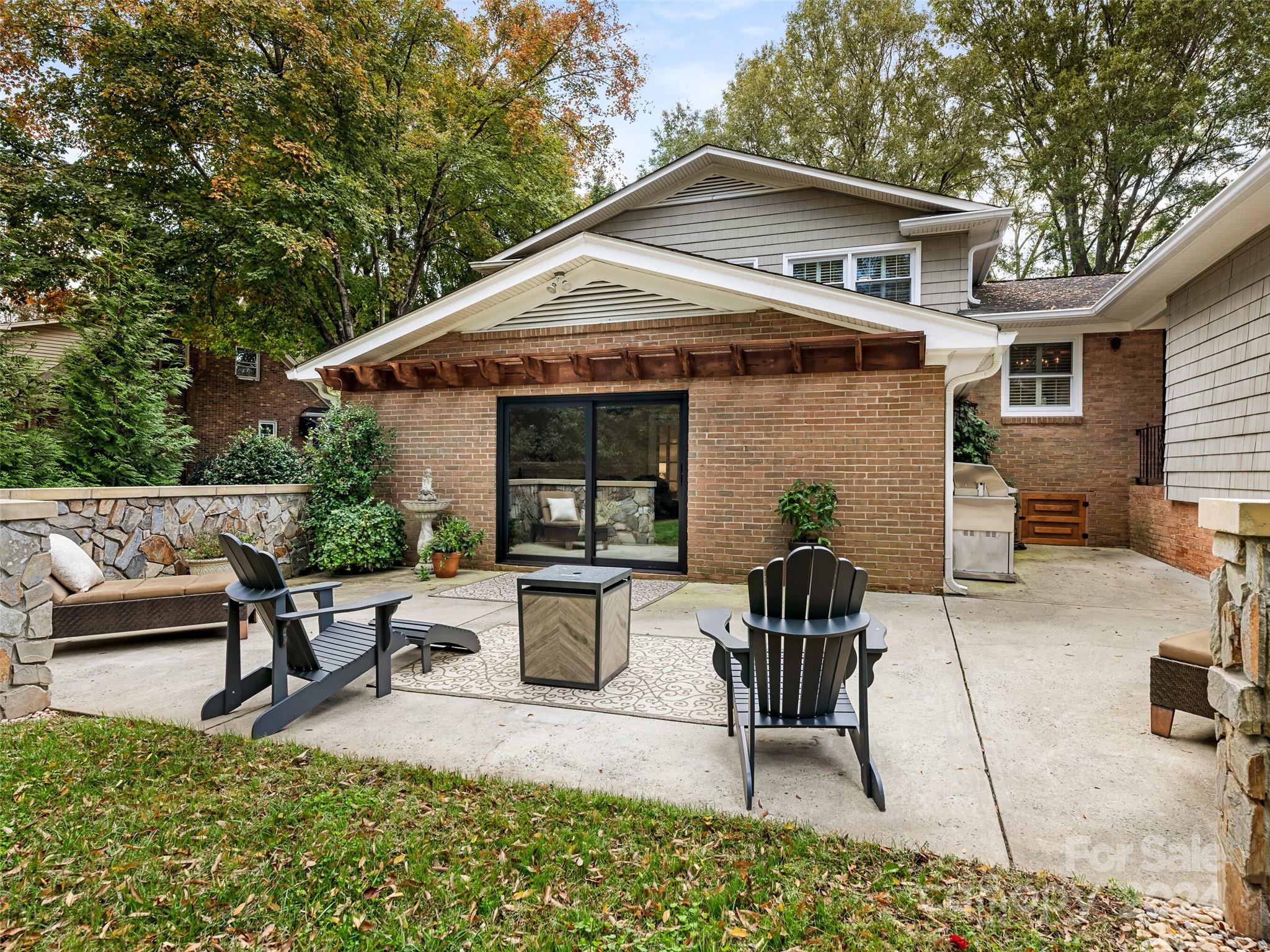 5652 Lansing Drive