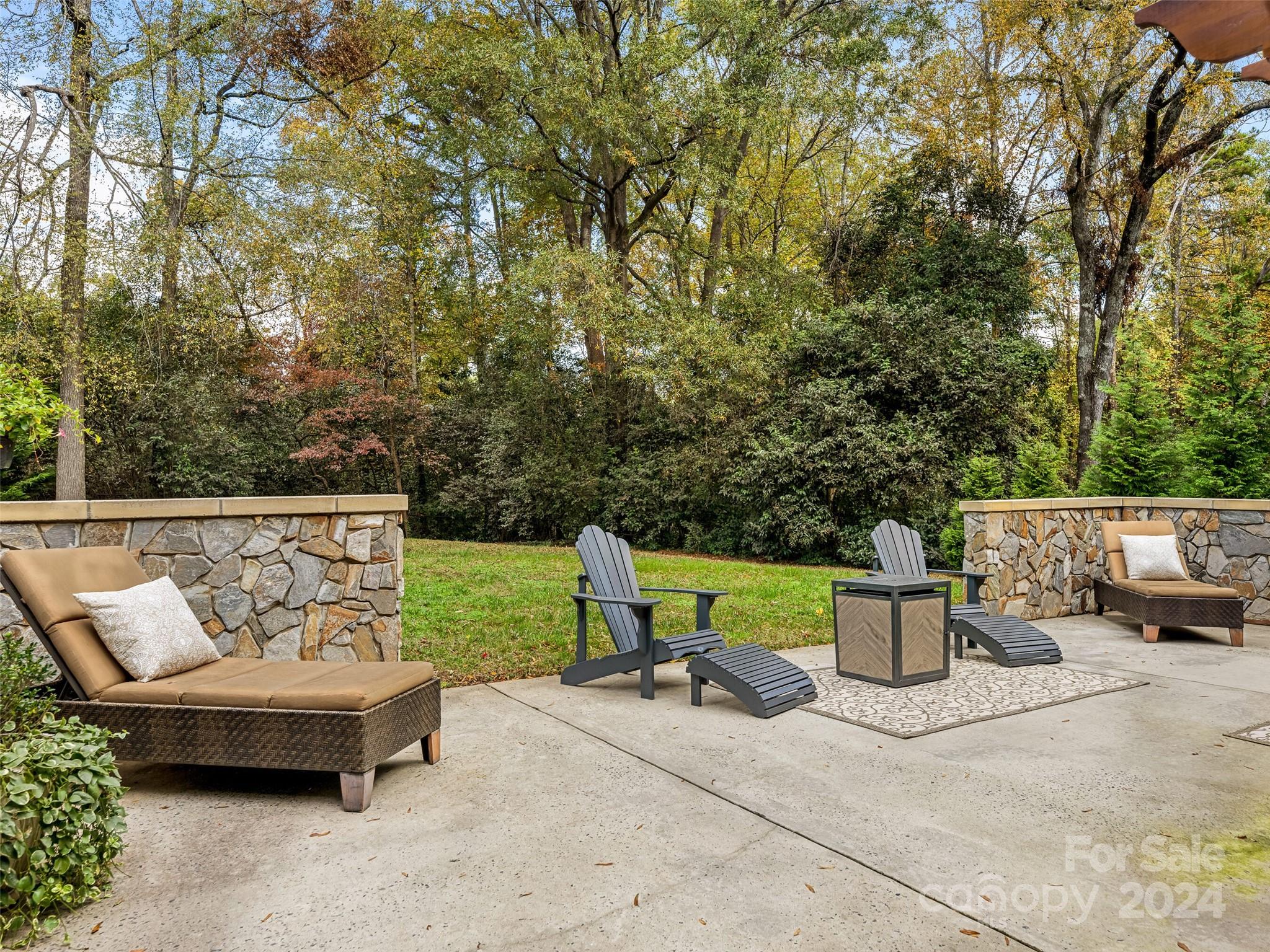 5652 Lansing Drive