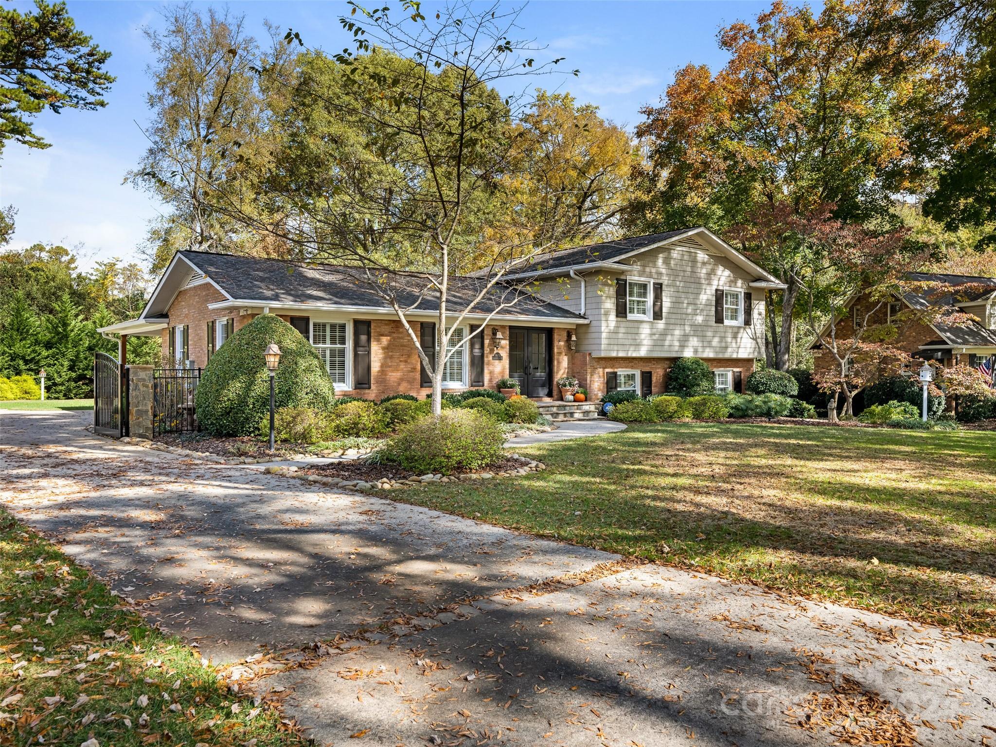 5652 Lansing Drive